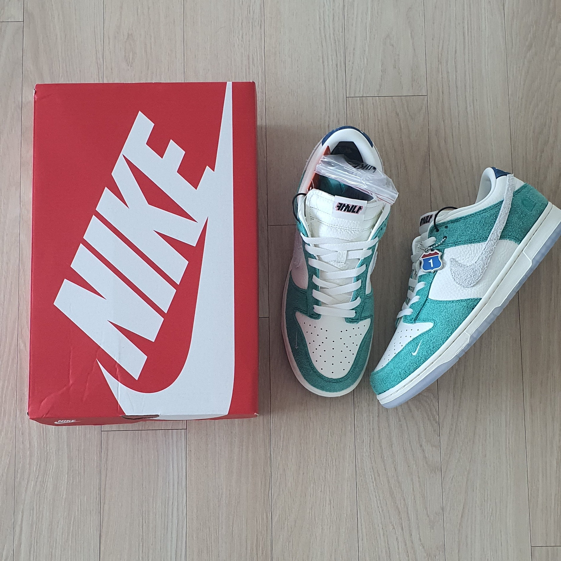 Nike x Kasina Dunk Low Road Sign - Kasina Exclusive 착용 스타일 - 2