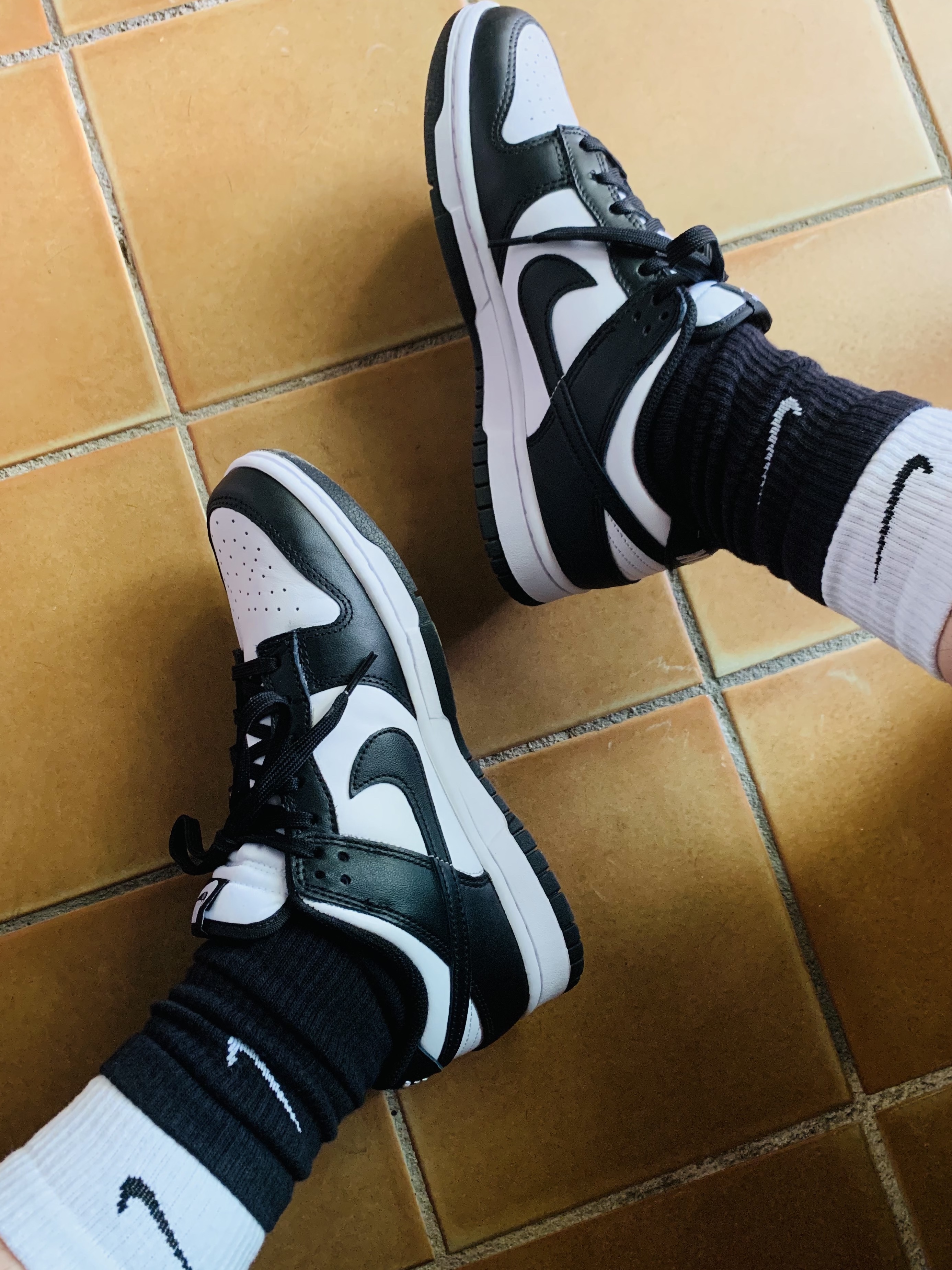 (W) Nike Dunk Low Black 착용 스타일 - 2