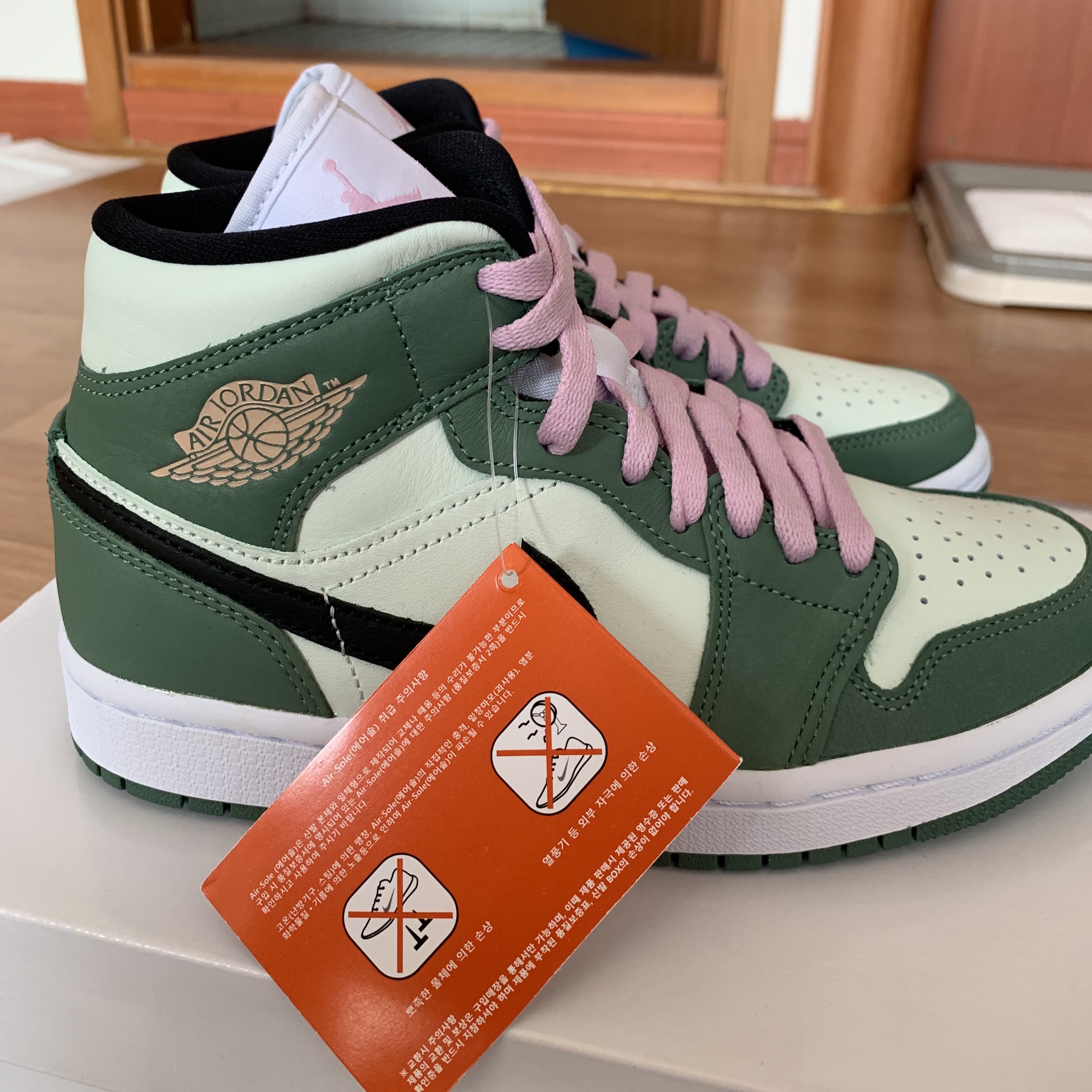 (W) Jordan 1 Mid SE Dutch Green 착용 스타일 - 4