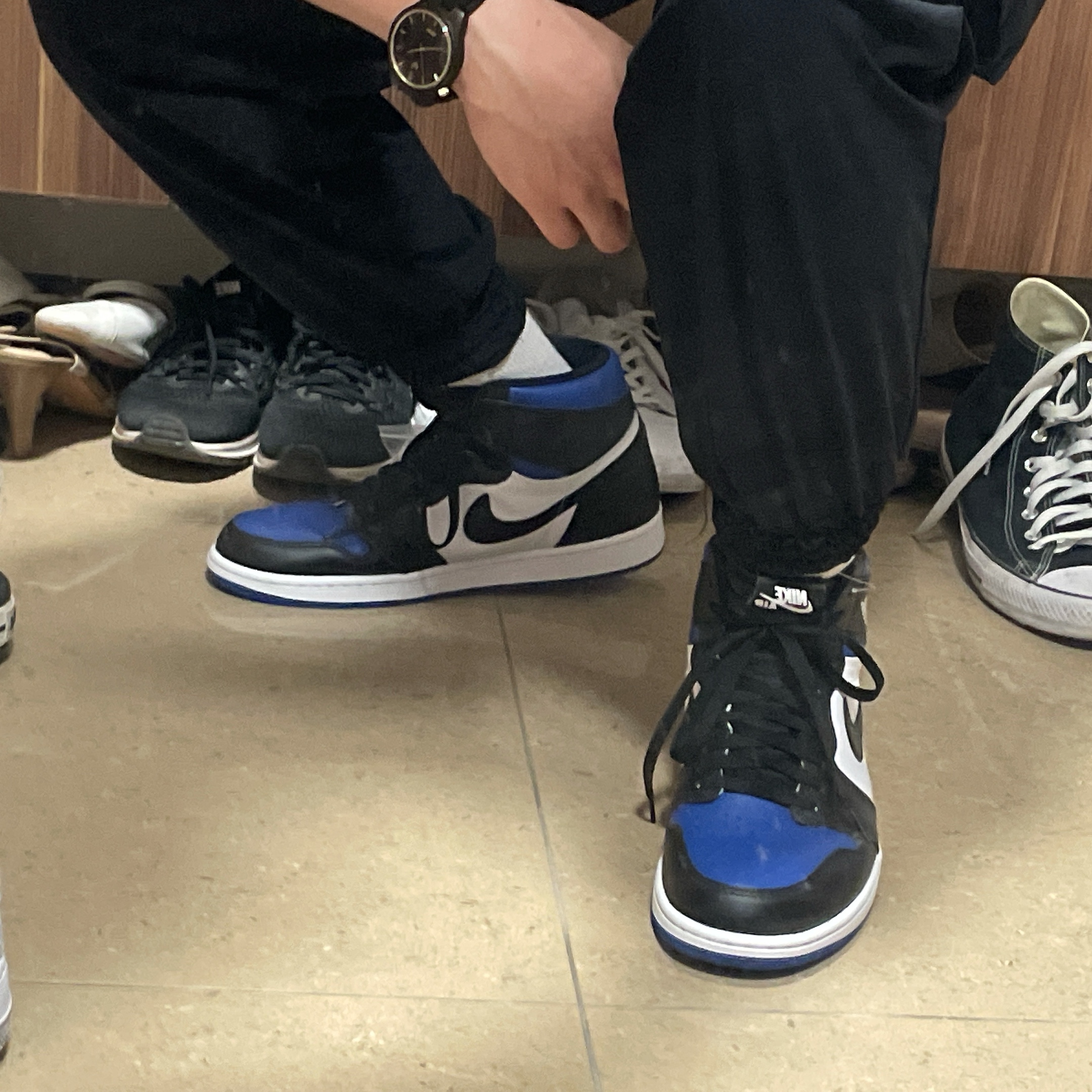 Jordan 1 Retro High OG Royal Toe, (GS) Jordan 1 Retro High OG Hyper Royal 착용 스타일 - 1