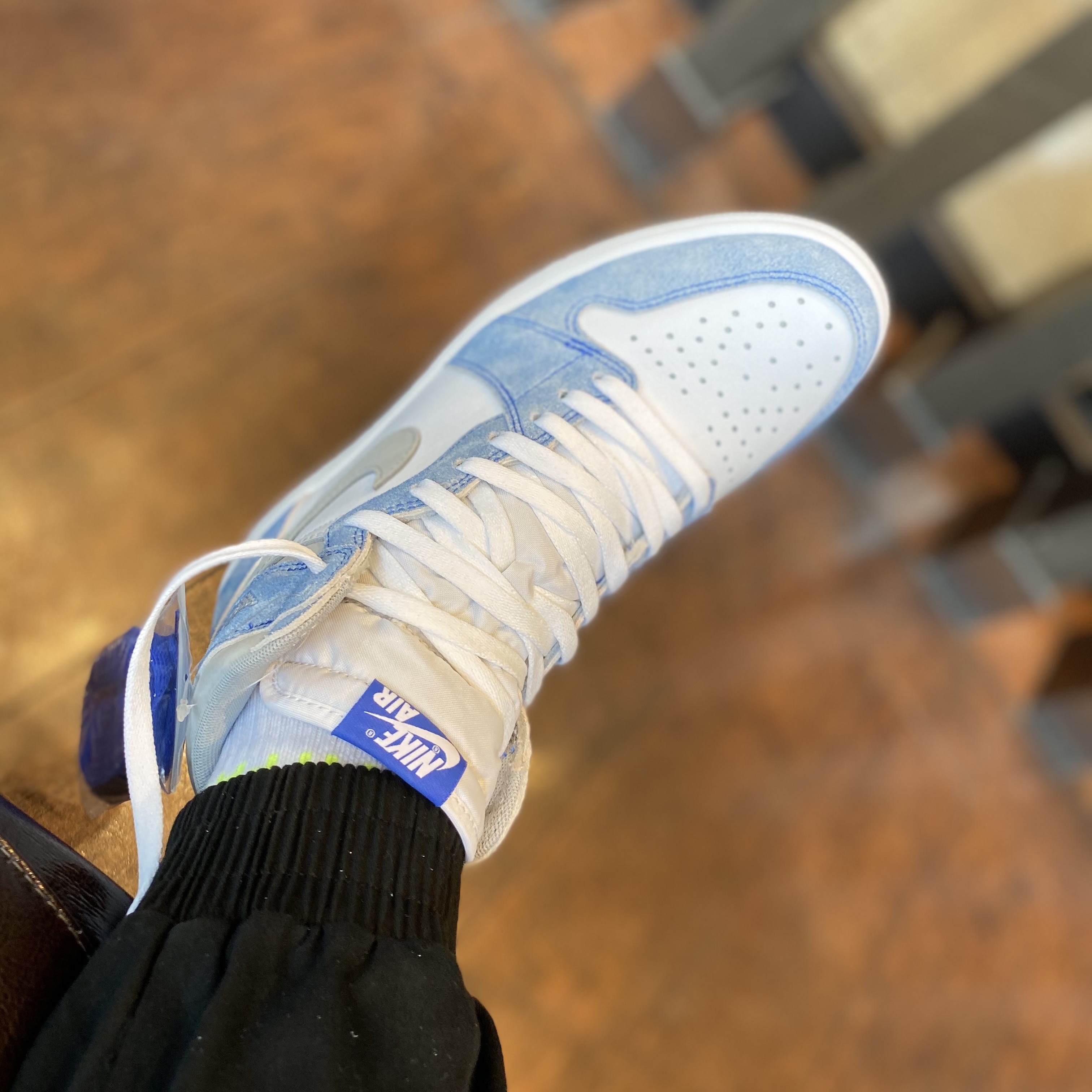 Jordan 1 Retro High OG Hyper Royal 착용 스타일 - 2