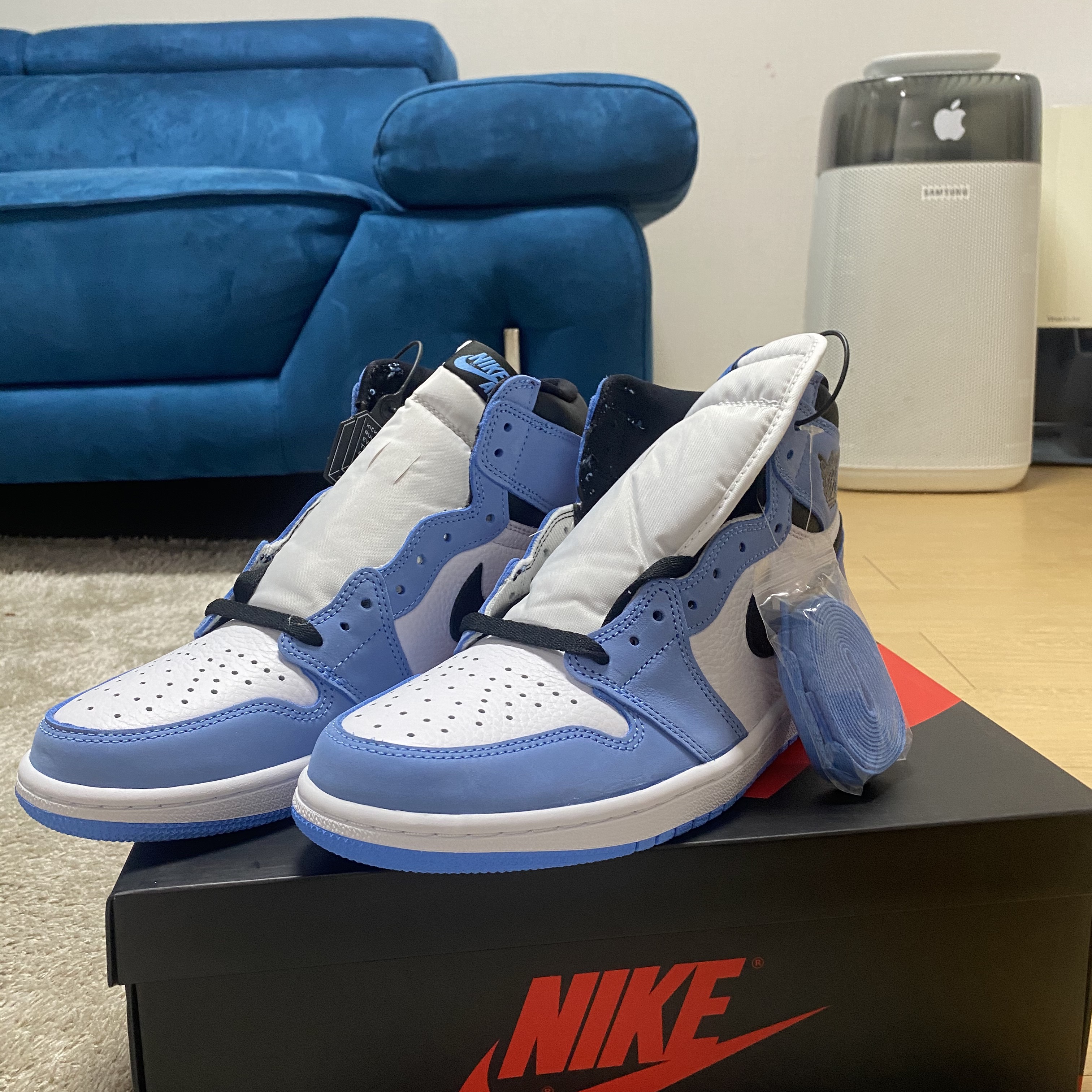 Jordan 1 Retro High OG University Blue 착용 스타일