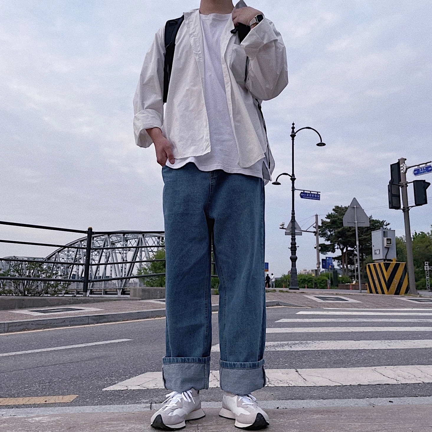 New Balance 327 White Black 착용 스타일