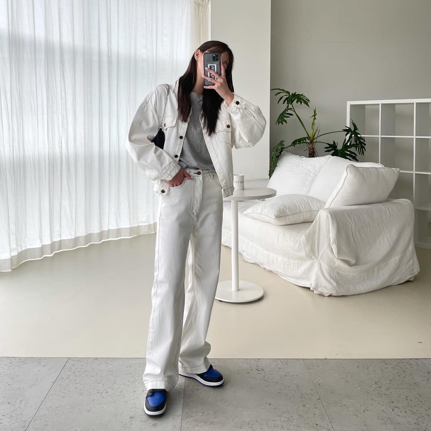 (GS) Jordan 1 Mid Black Hyper Royal, Jordan 1 Mid Black Hyper Royal 착용 스타일 - 1