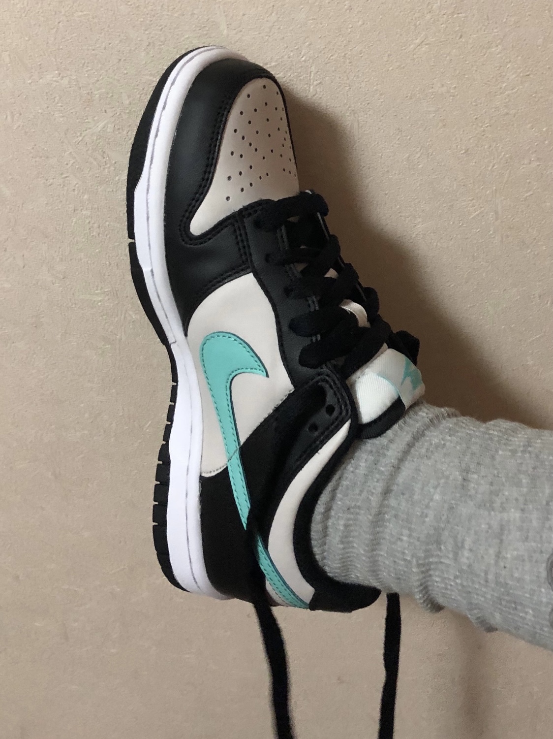 (GS) Nike Dunk Low Light Bone Tropical Twist 착용 스타일 - 1