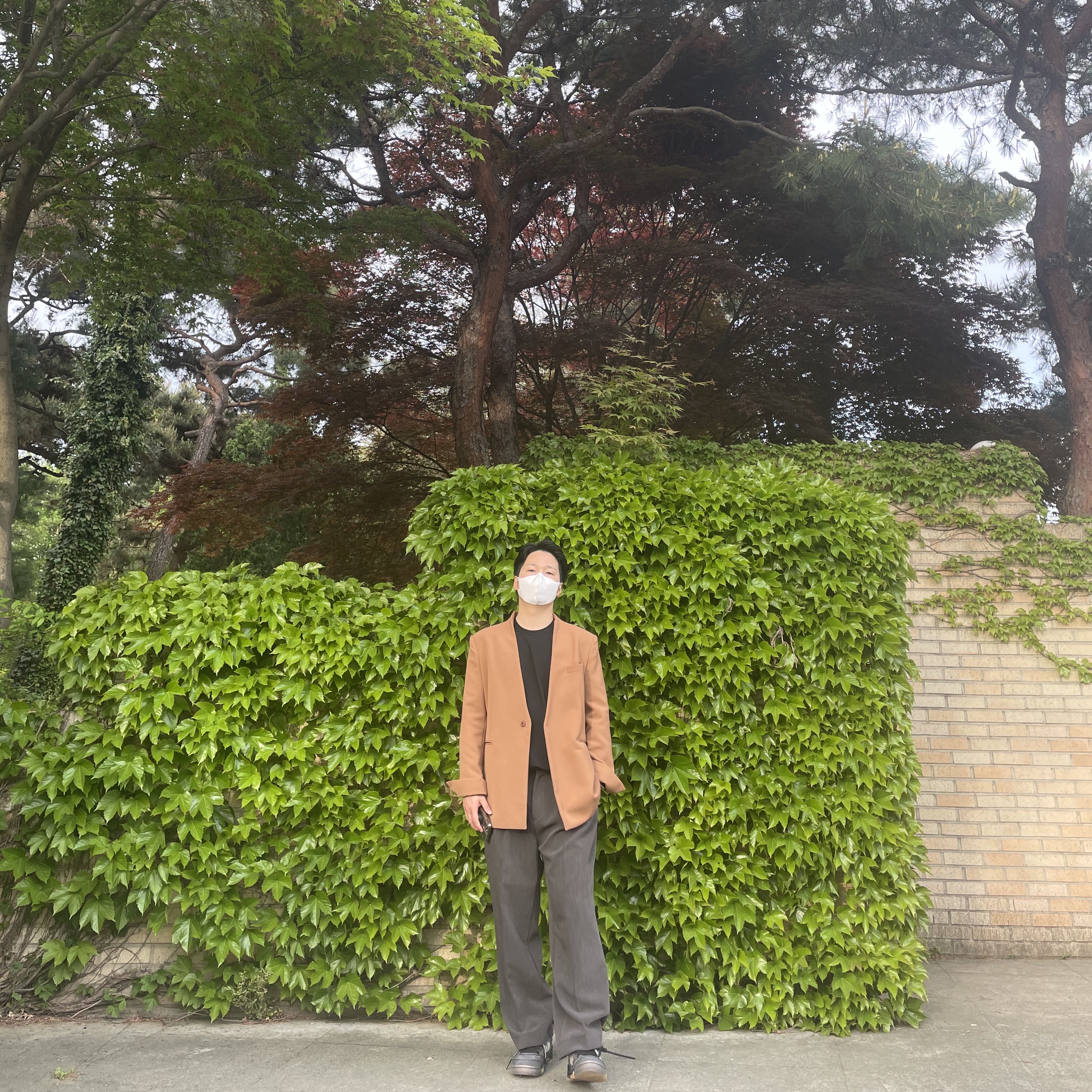 Jordan 5 x Off-White Retro SP Black Muslin, Maison Kitsune Double Fox Head Patch Classic T-Shirt Anthracite 착용 스타일 - 1