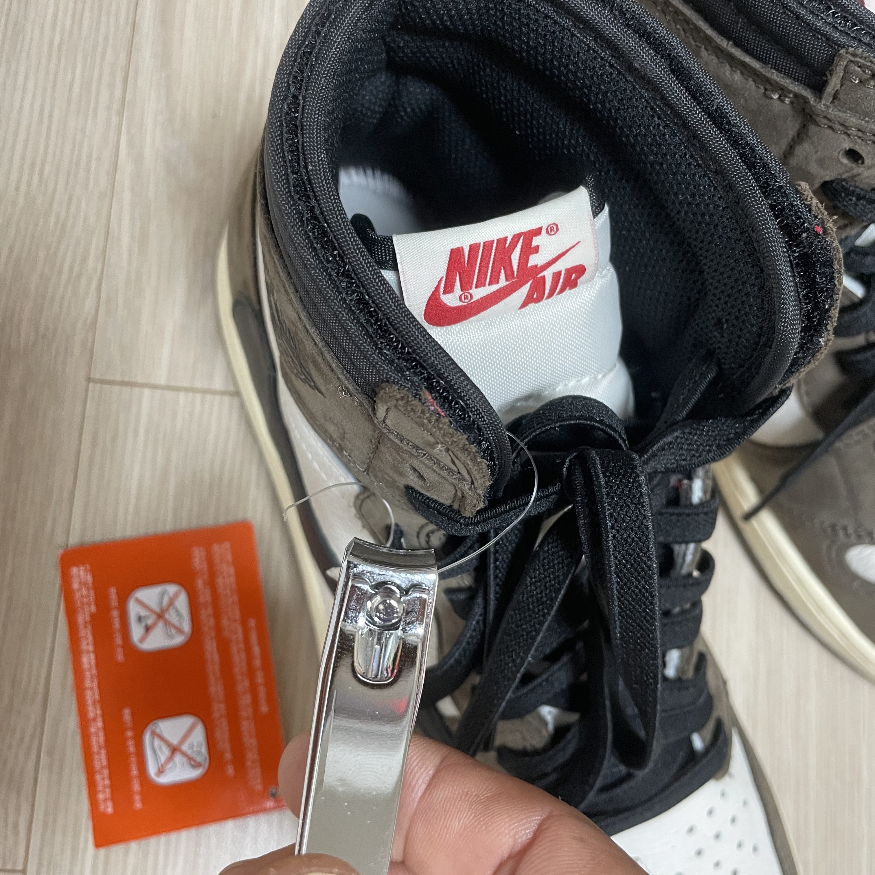 Jordan 1 x Travis Scott Retro High OG SP Mocha, Nike x Cav Empt Track Pants Navy 착용 스타일 - 3