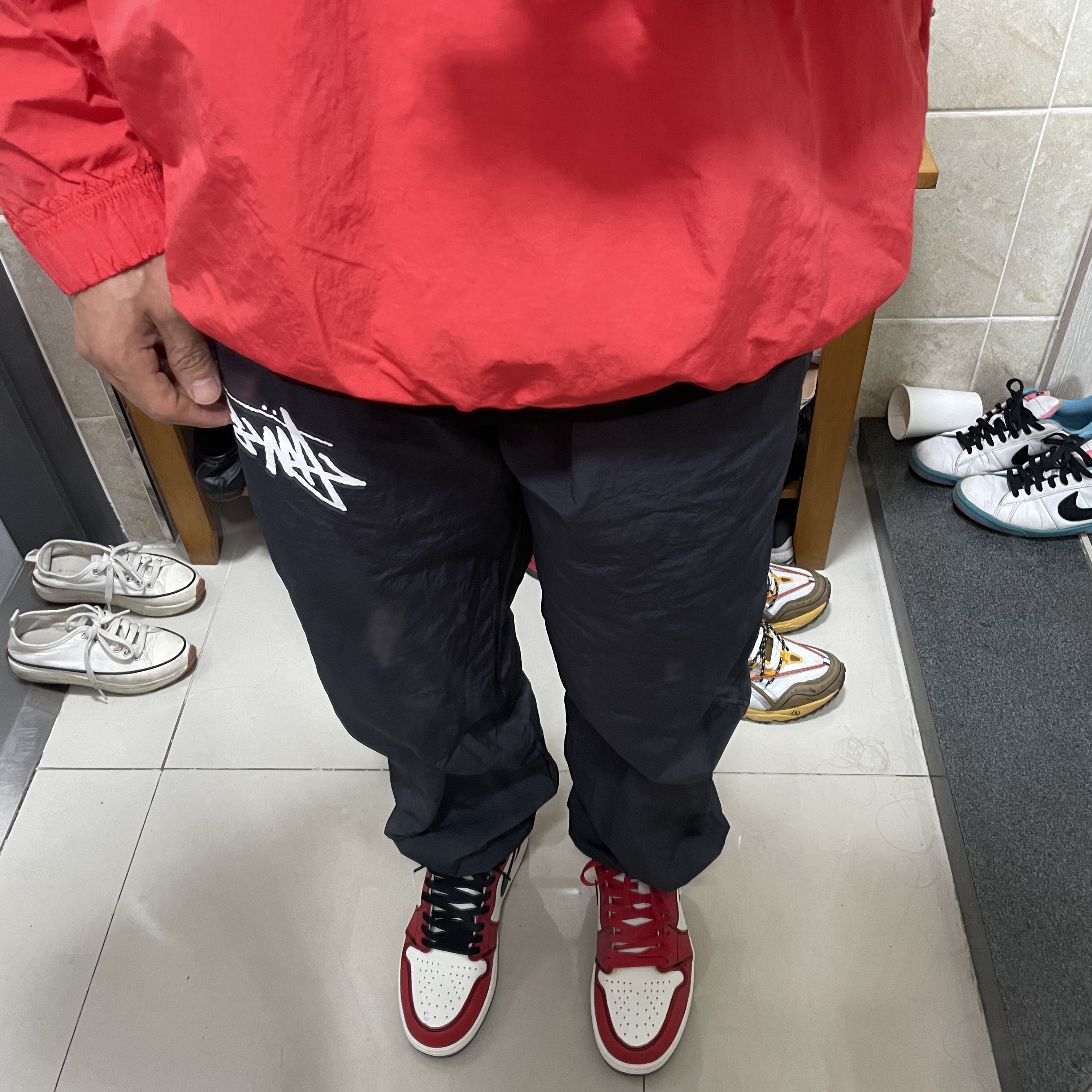 Jordan 1 Retro High OG Defiant SB LA to Chicago, Nike x Stussy Beach Pants Off Noir 착용 스타일 - 3