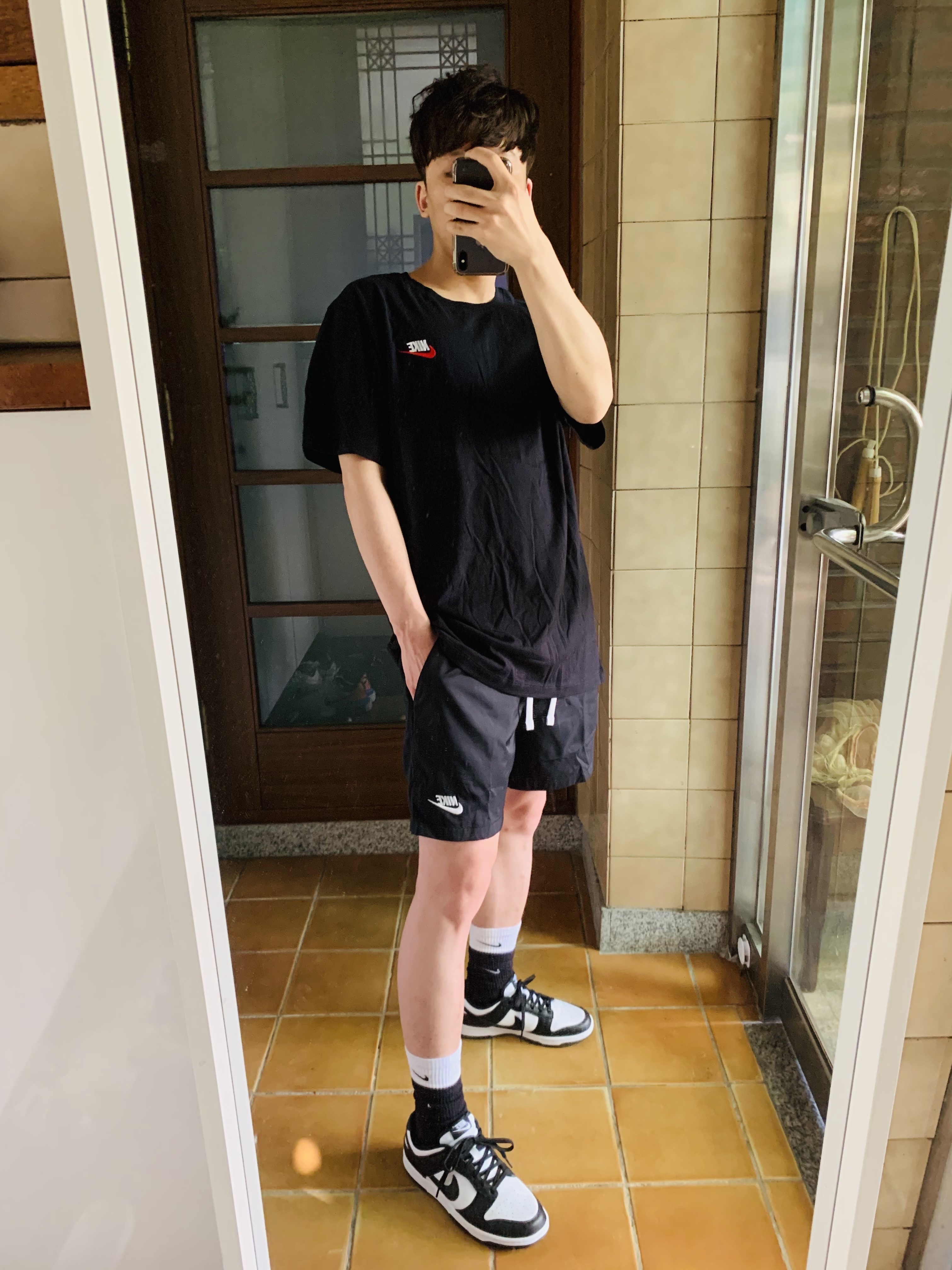 (W) Nike Dunk Low Black 착용 스타일 - 1