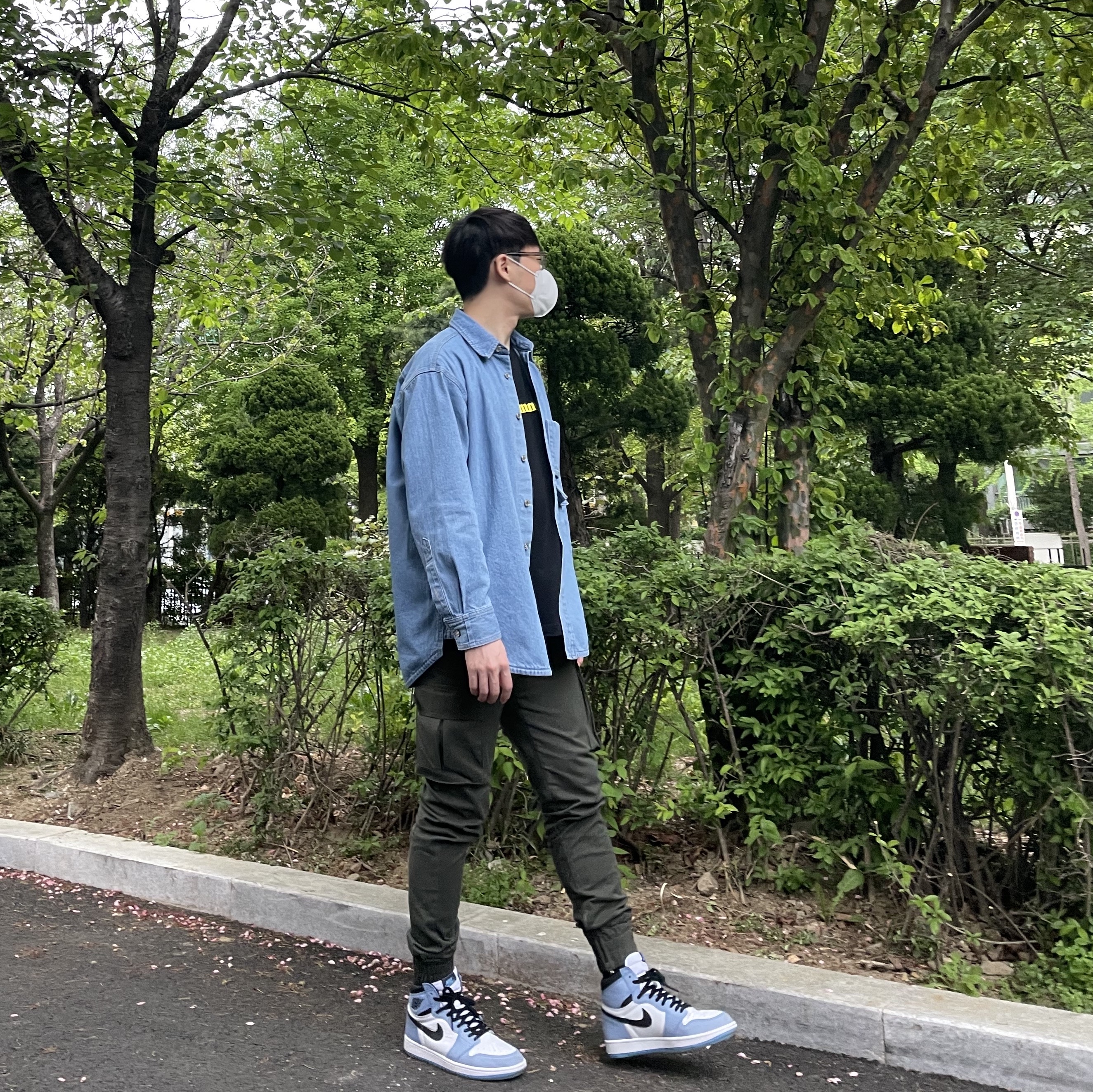 Jordan 1 Retro High OG University Blue 착용 스타일 - 1