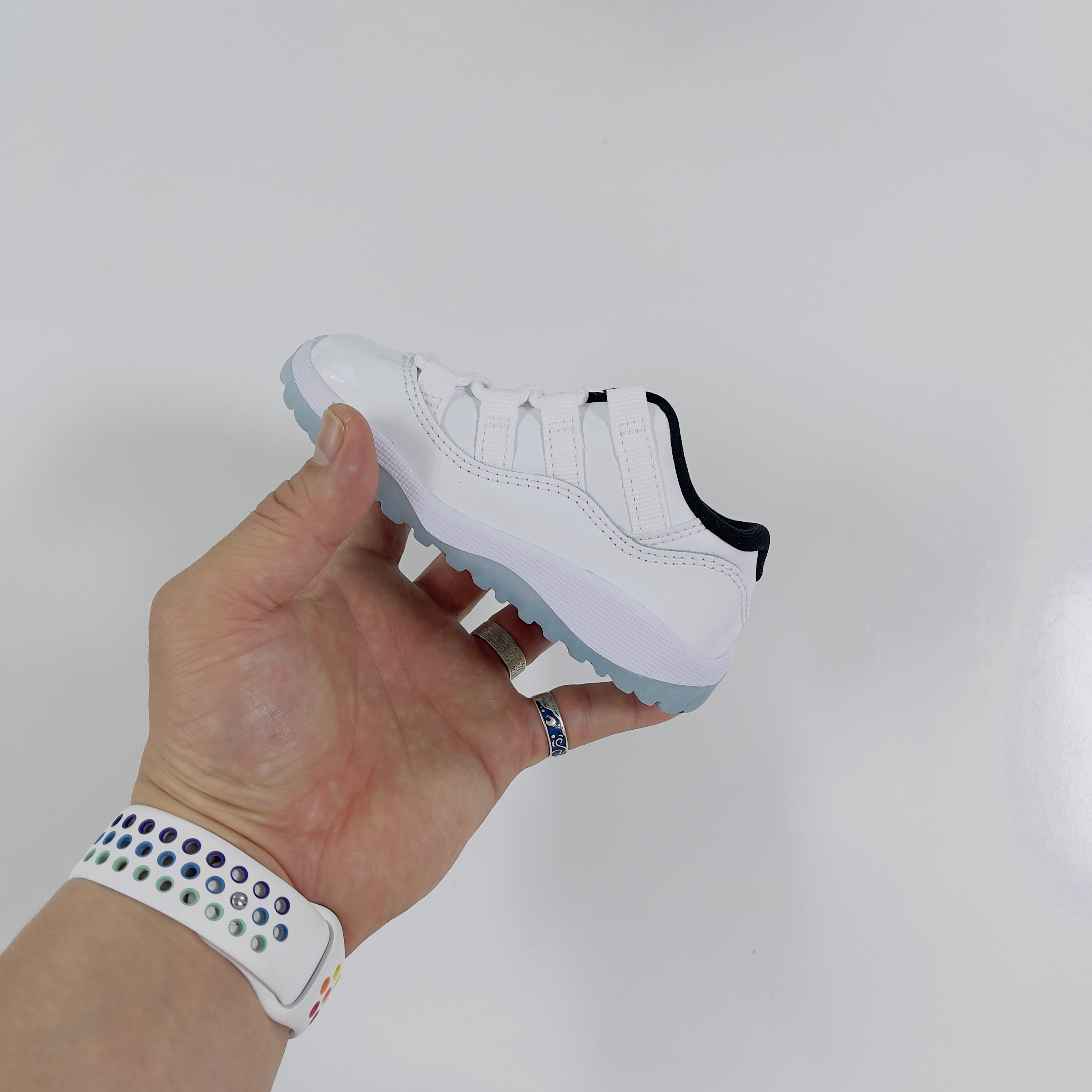 (TD) Jordan 11 Retro Low Legend Blue 착용 스타일 - 1