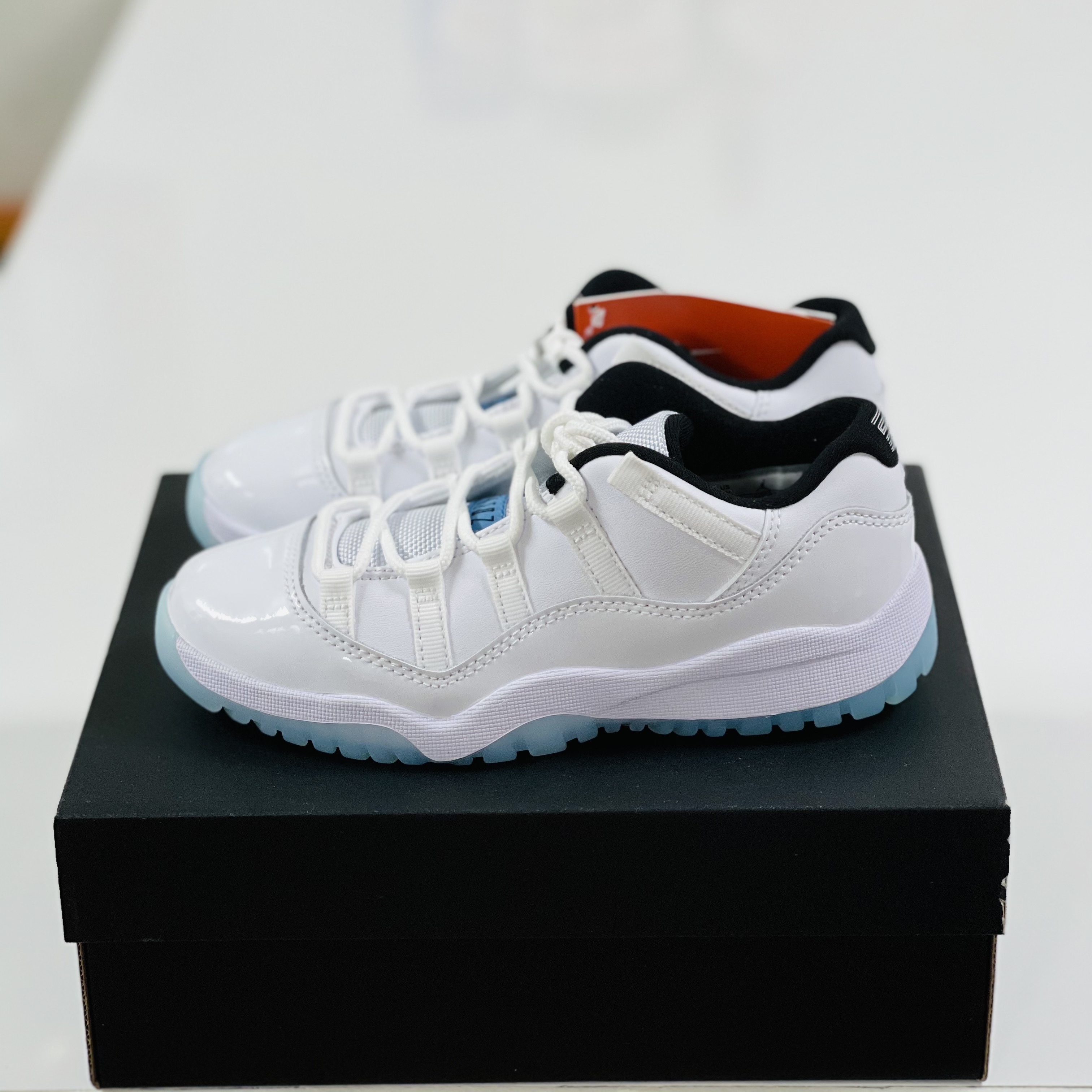 (PS) Jordan 11 Retro Low Legend Blue 착용 스타일 - 2