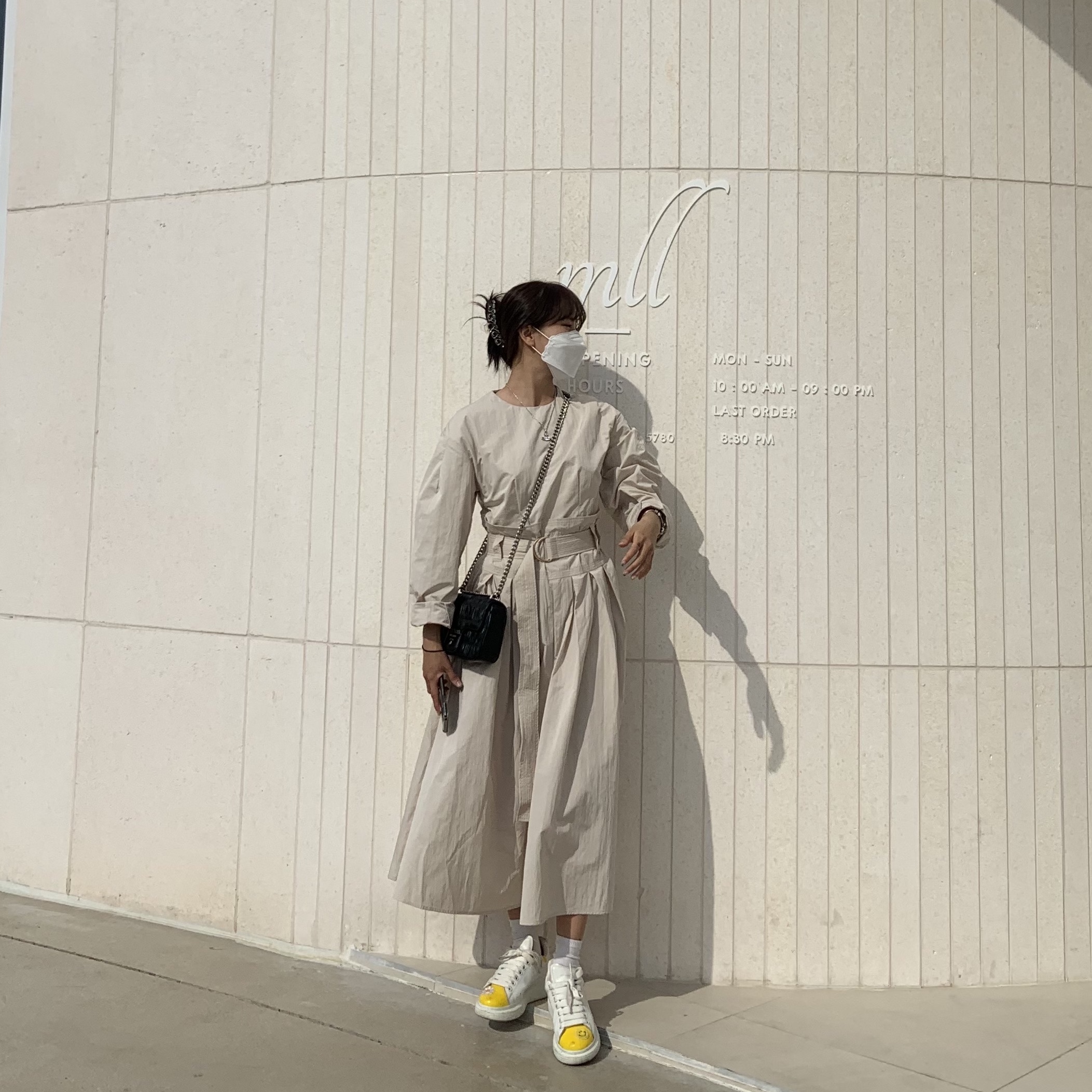 (W) Alexander McQueen Oversized Sneakers White 착용 스타일