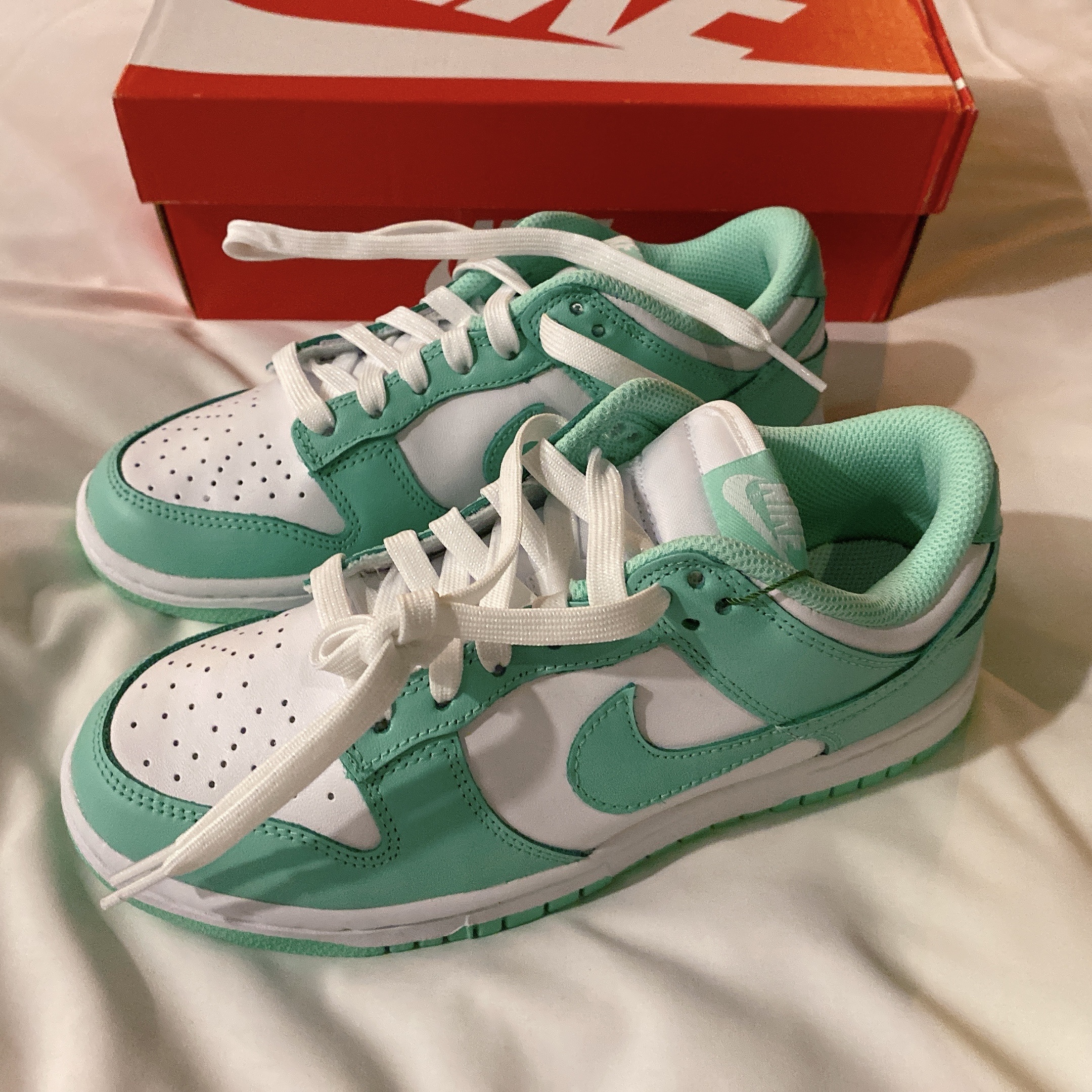 (W) Nike Dunk Low Green Glow 착용 스타일 - 1