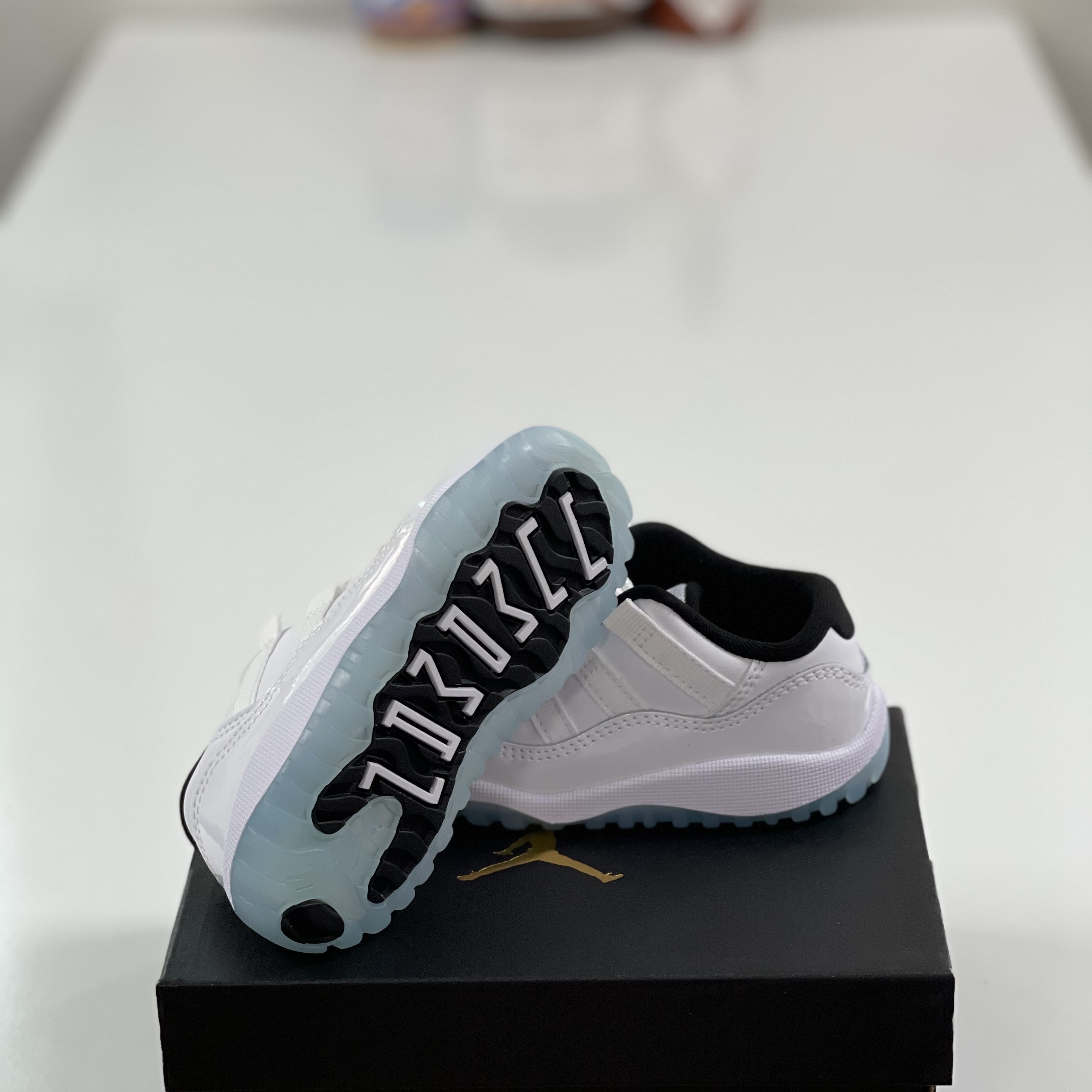 (TD) Jordan 11 Retro Low Legend Blue 착용 스타일 - 5