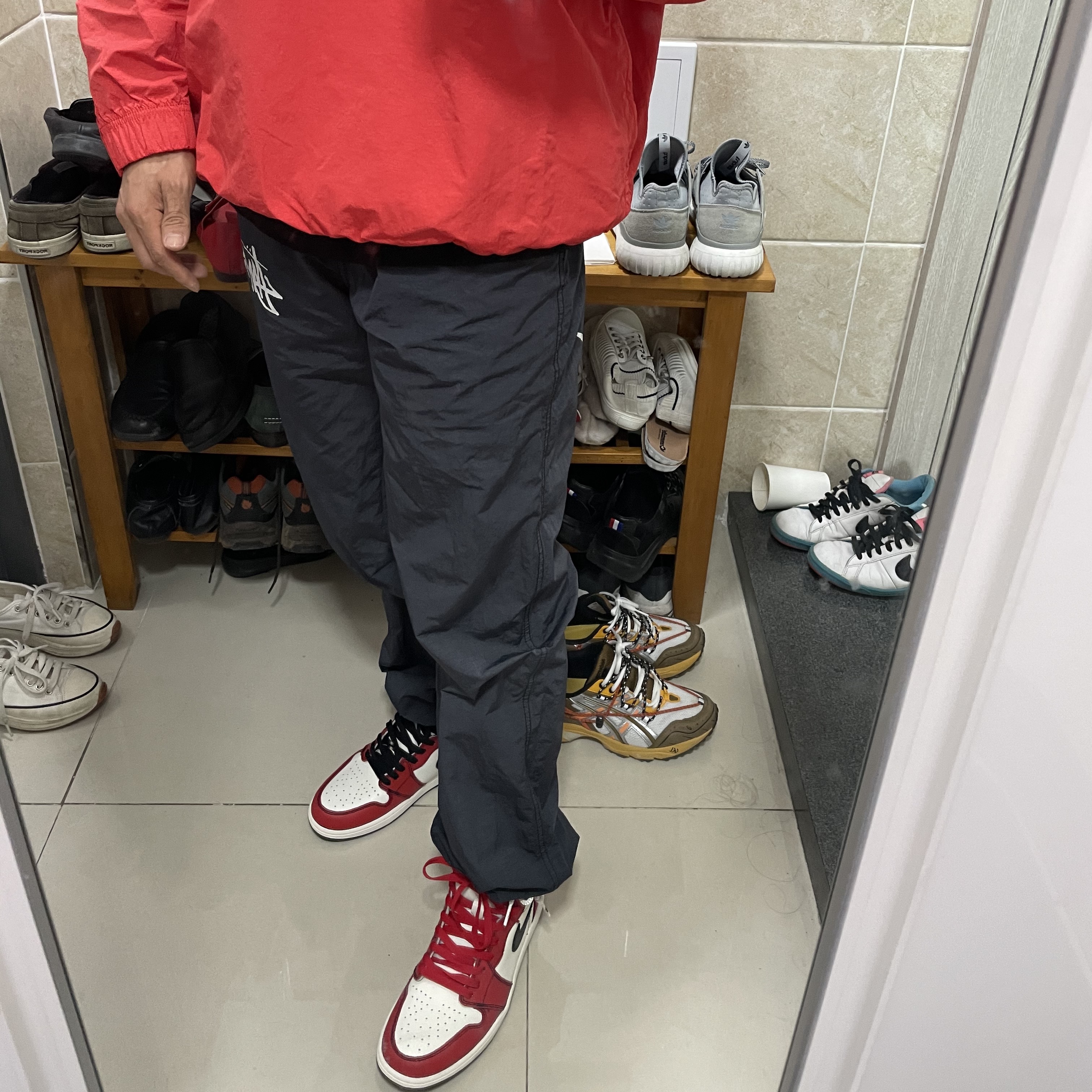 Jordan 1 Retro High OG Defiant SB LA to Chicago, Nike x Stussy Beach Pants Off Noir 착용 스타일 - 4