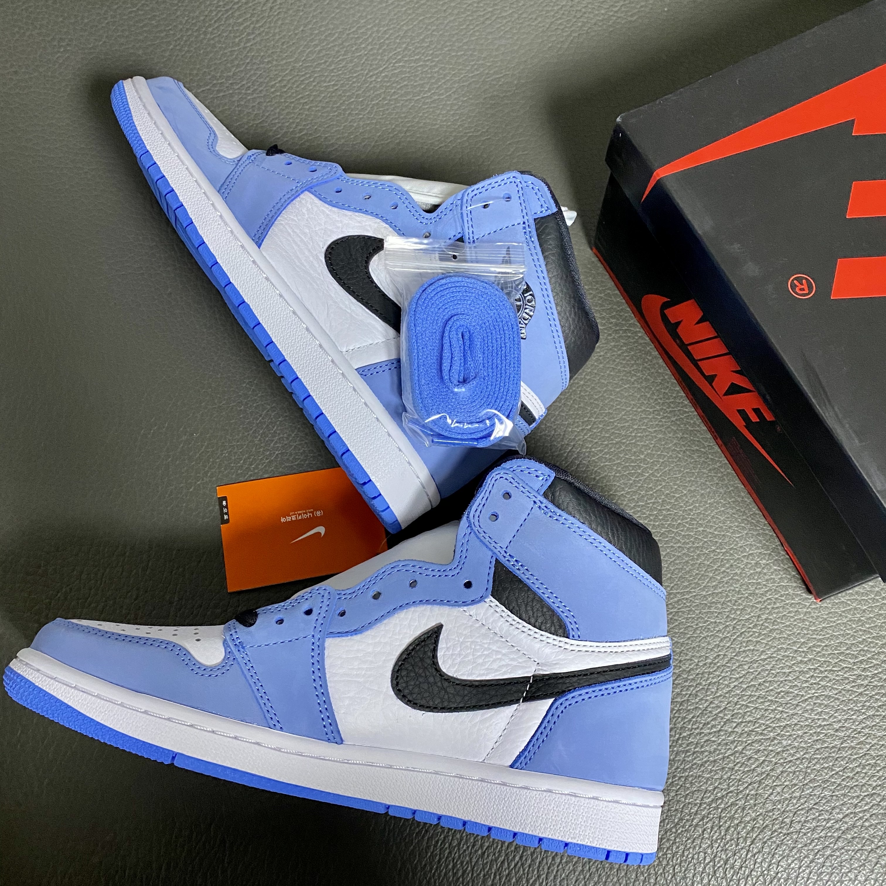 Jordan 1 Retro High OG University Blue 착용 스타일