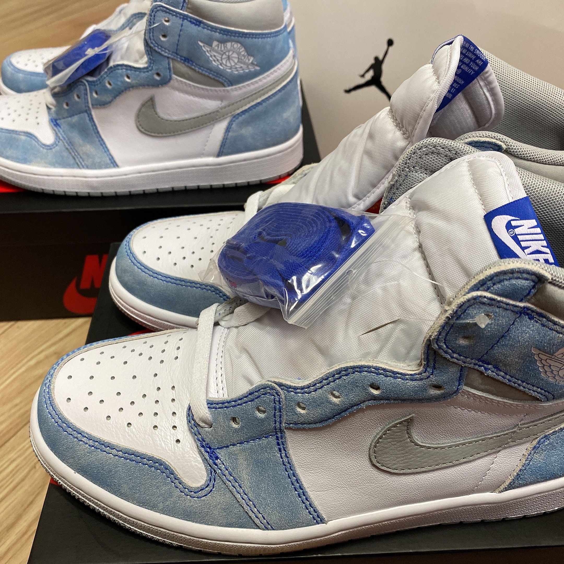 Jordan 1 Retro High OG Hyper Royal 착용 스타일 - 4