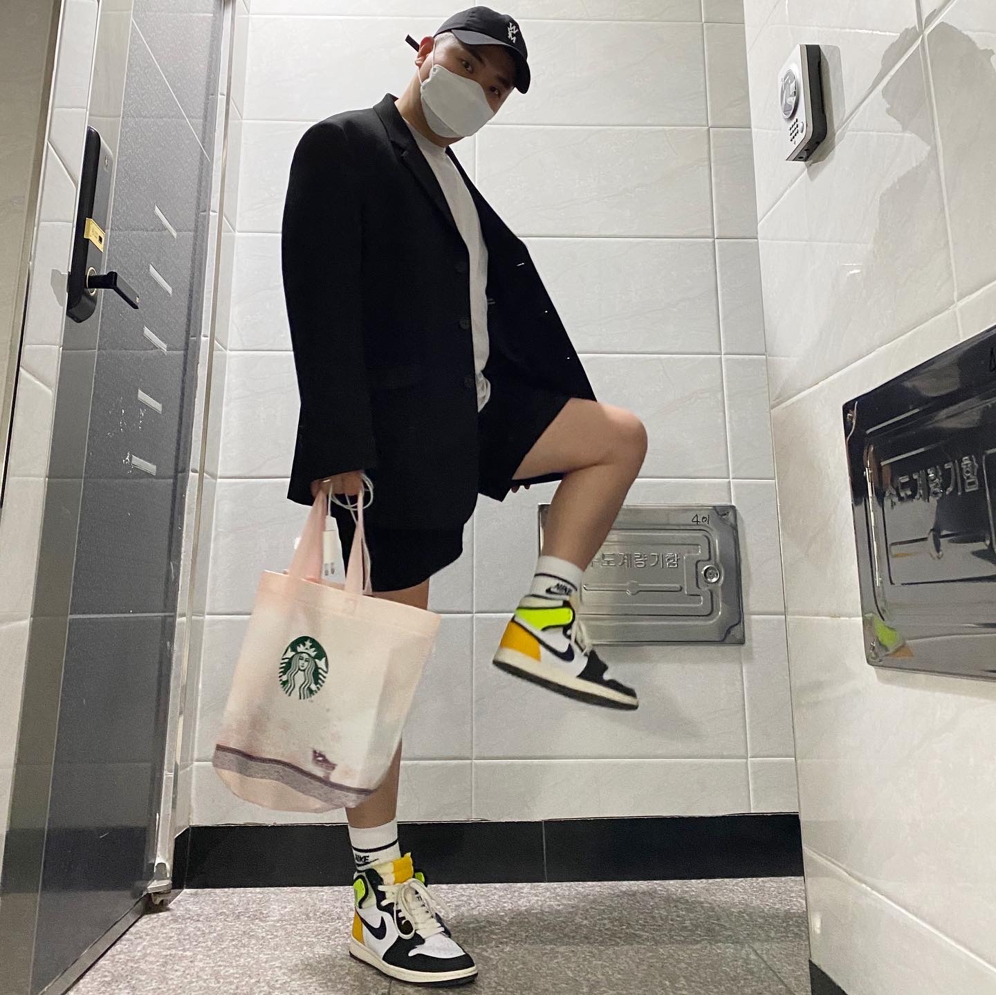 Jordan 1 Retro High OG Volt Gold, (W) Jordan 1 Mid SE Laser Orange 착용 스타일 - 2