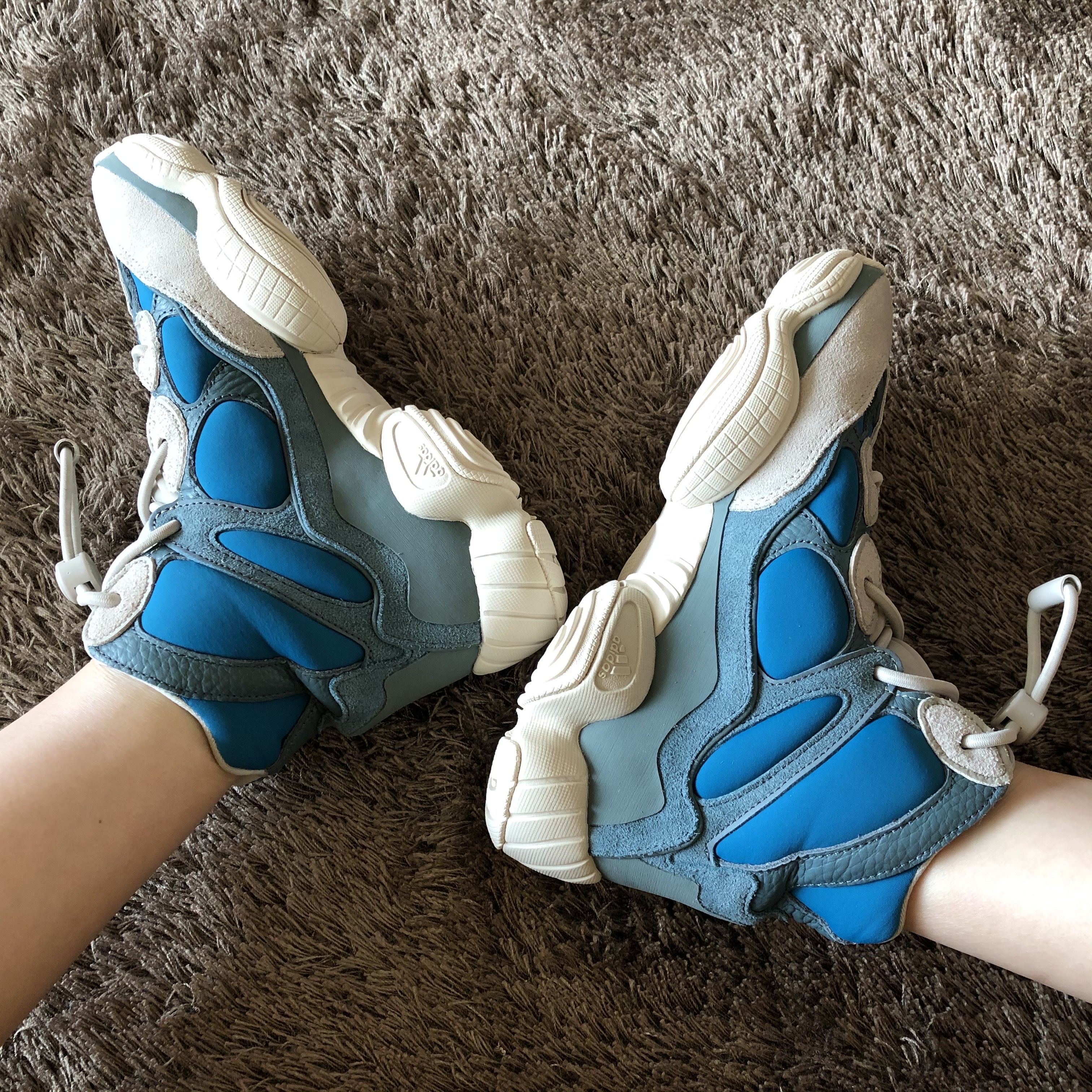 Adidas Yeezy 500 High Frosted Blue 착용 스타일 - 1