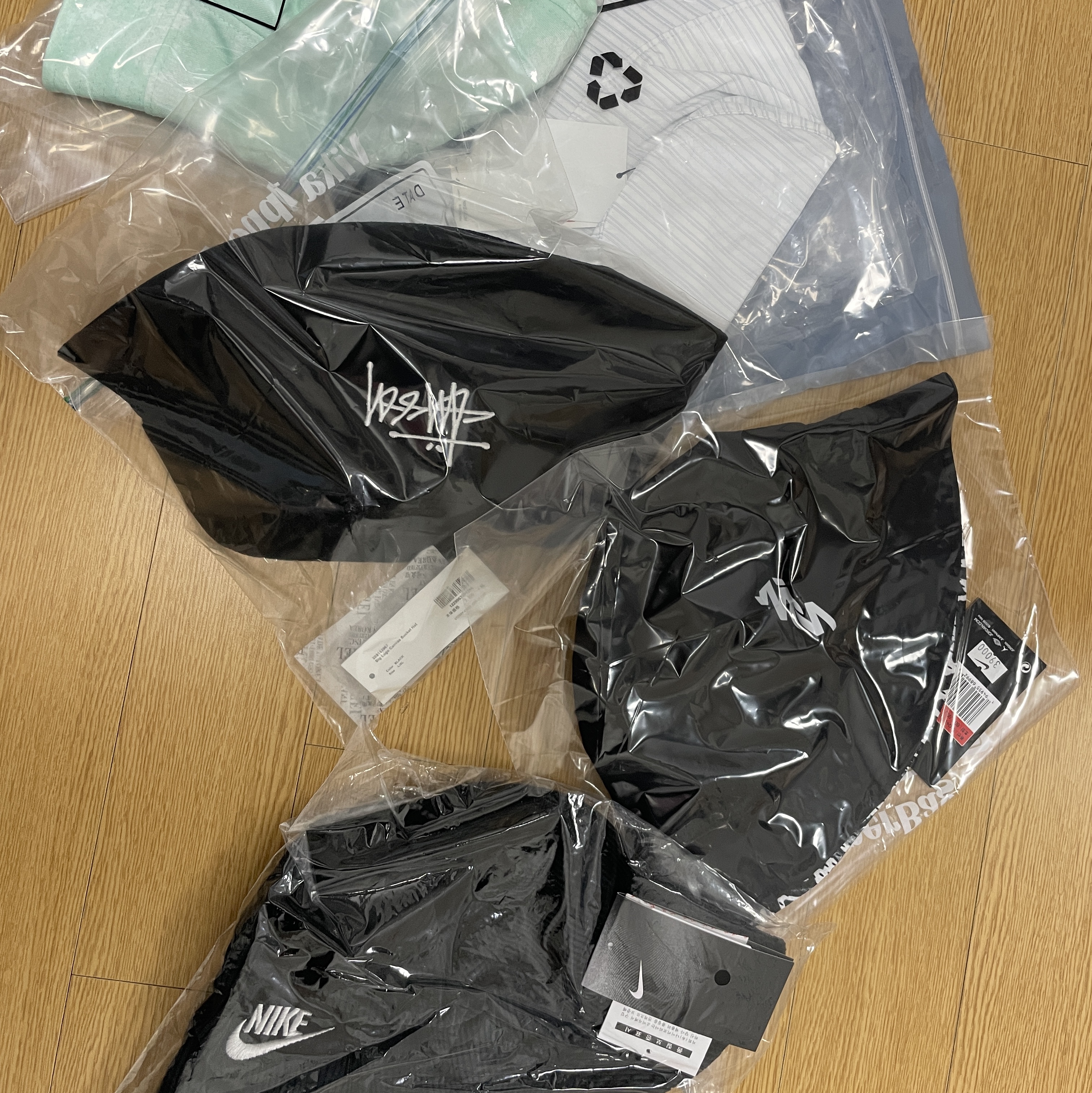 Nike Bucket Futura Tie-Dye Black, Jordan Zion Reversible Bucket Hat Black 착용 스타일
