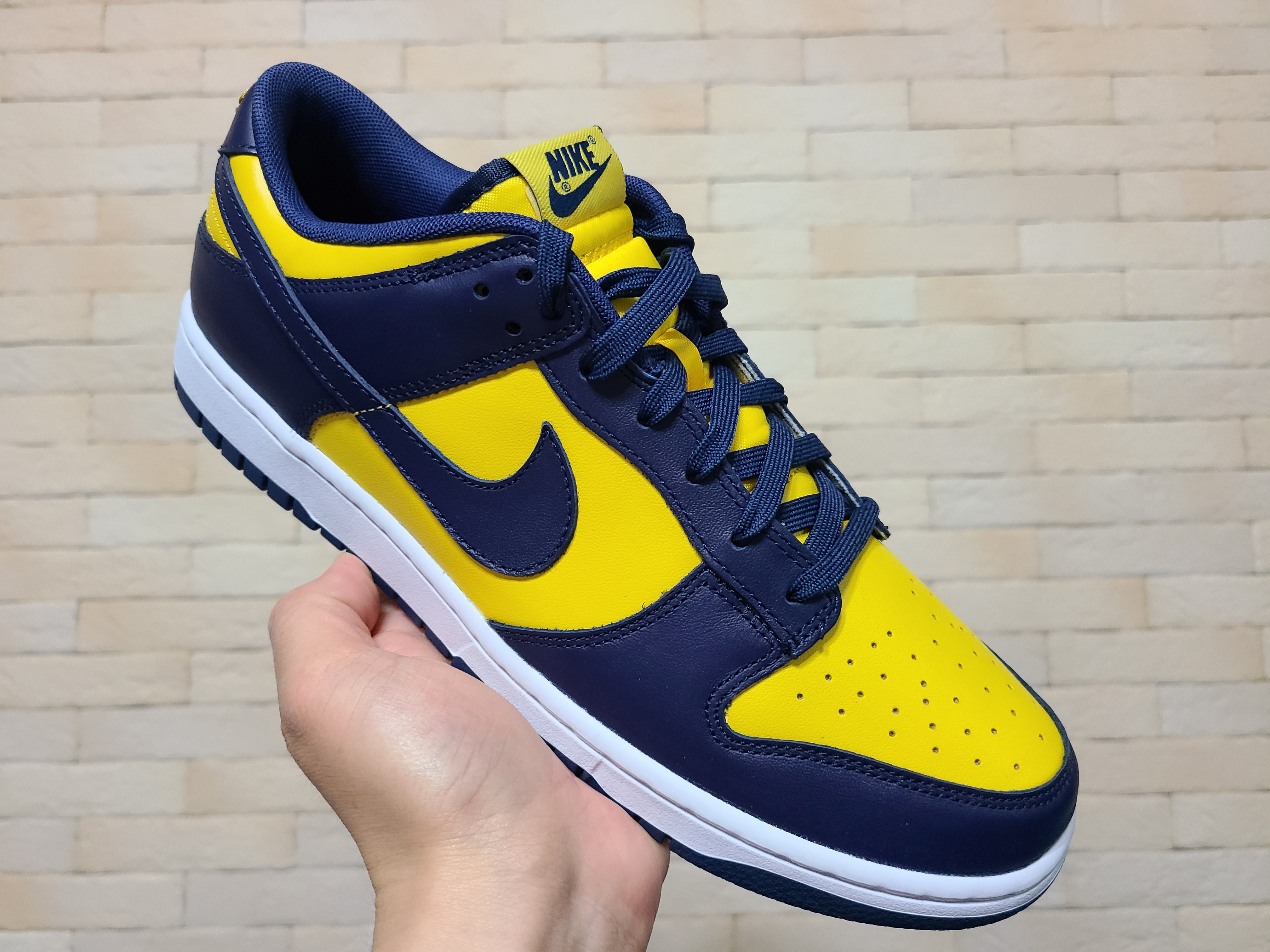 Nike Dunk Low Retro Varsity Maize, Nike Dunk High SP Maize & Blue 착용 스타일 - 3