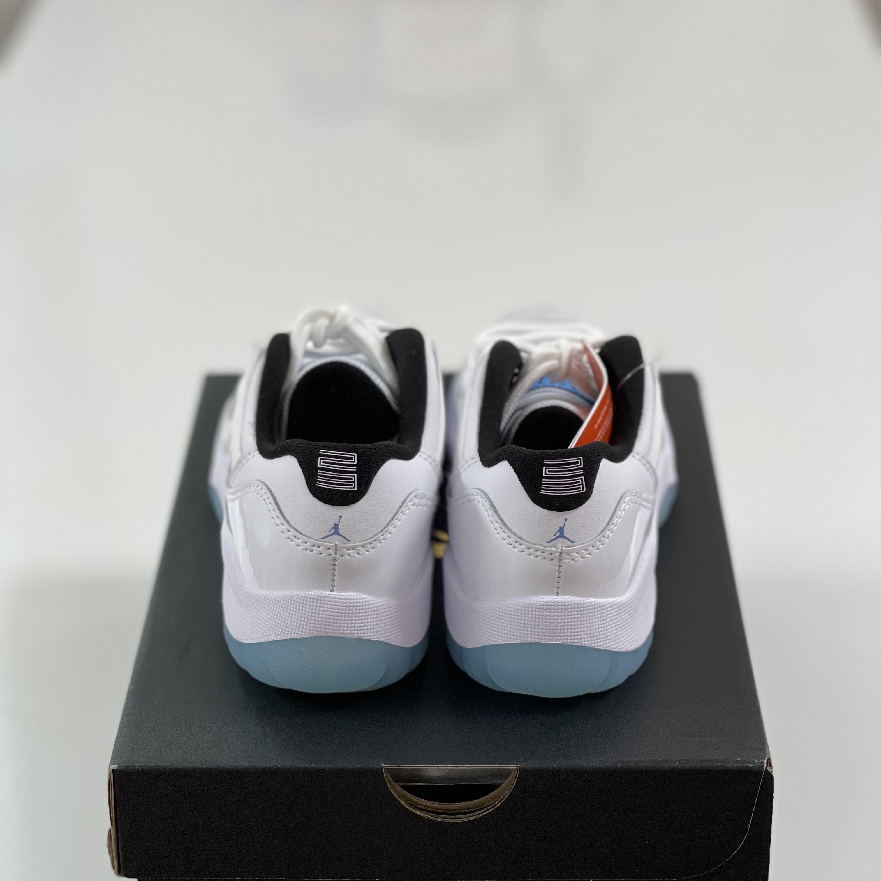 (PS) Jordan 11 Retro Low Legend Blue 착용 스타일 - 4