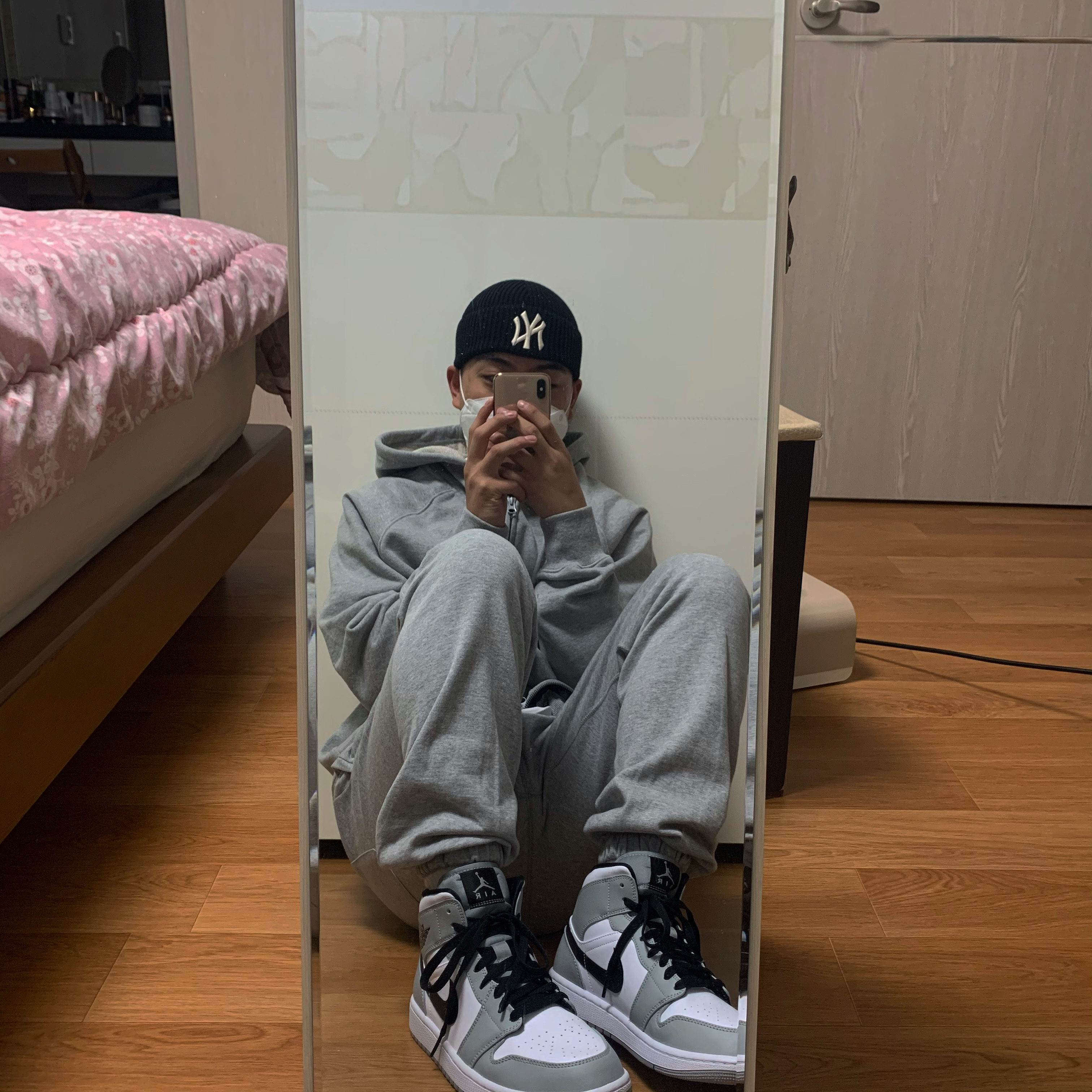 Jordan 1 Mid Light Smoke Grey 착용 스타일