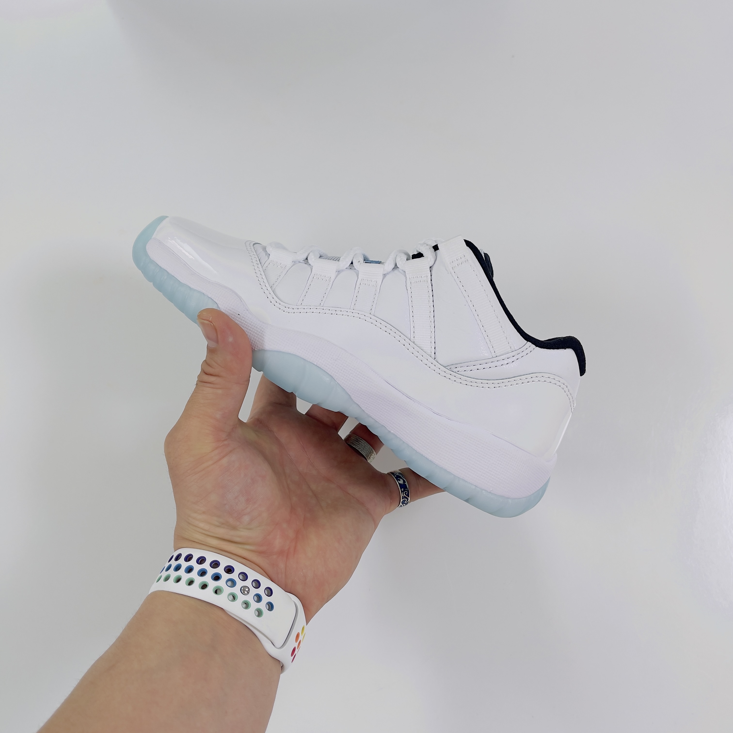 (GS) Jordan 11 Retro Low Legend Blue 착용 스타일 - 1