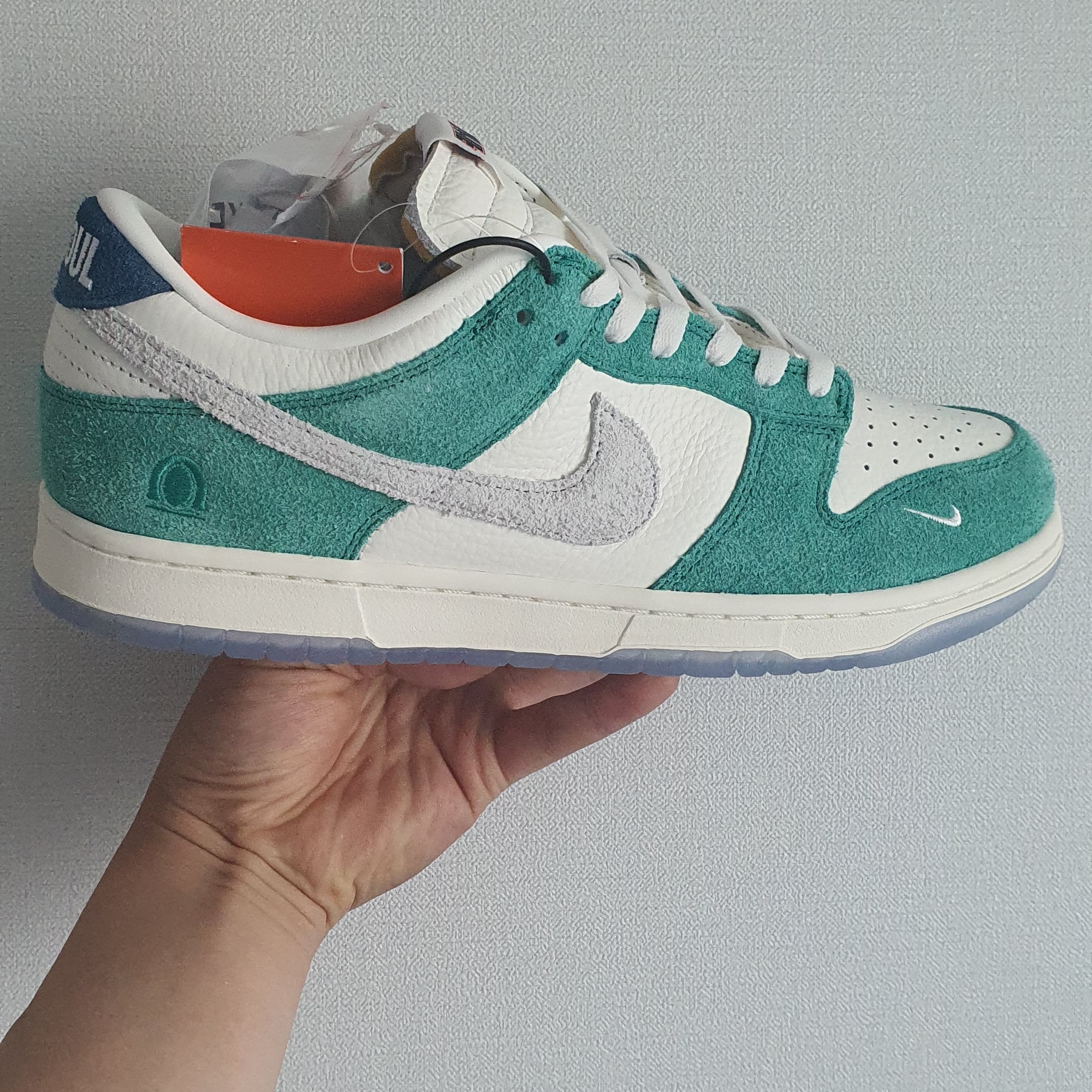 Nike x Kasina Dunk Low Road Sign - Kasina Exclusive 착용 스타일 - 1