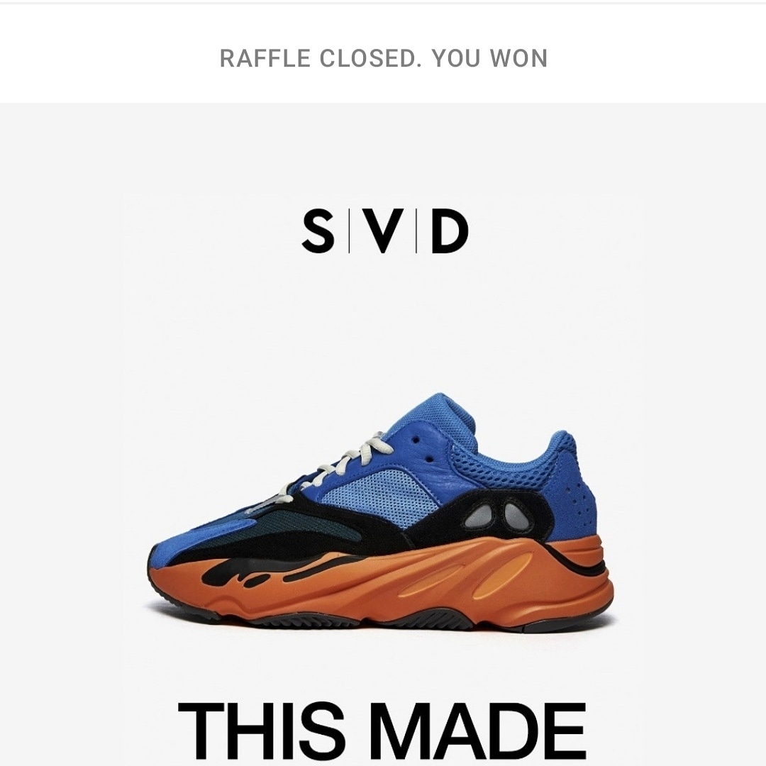 Adidas Yeezy Boost 700 Bright Blue 착용 스타일