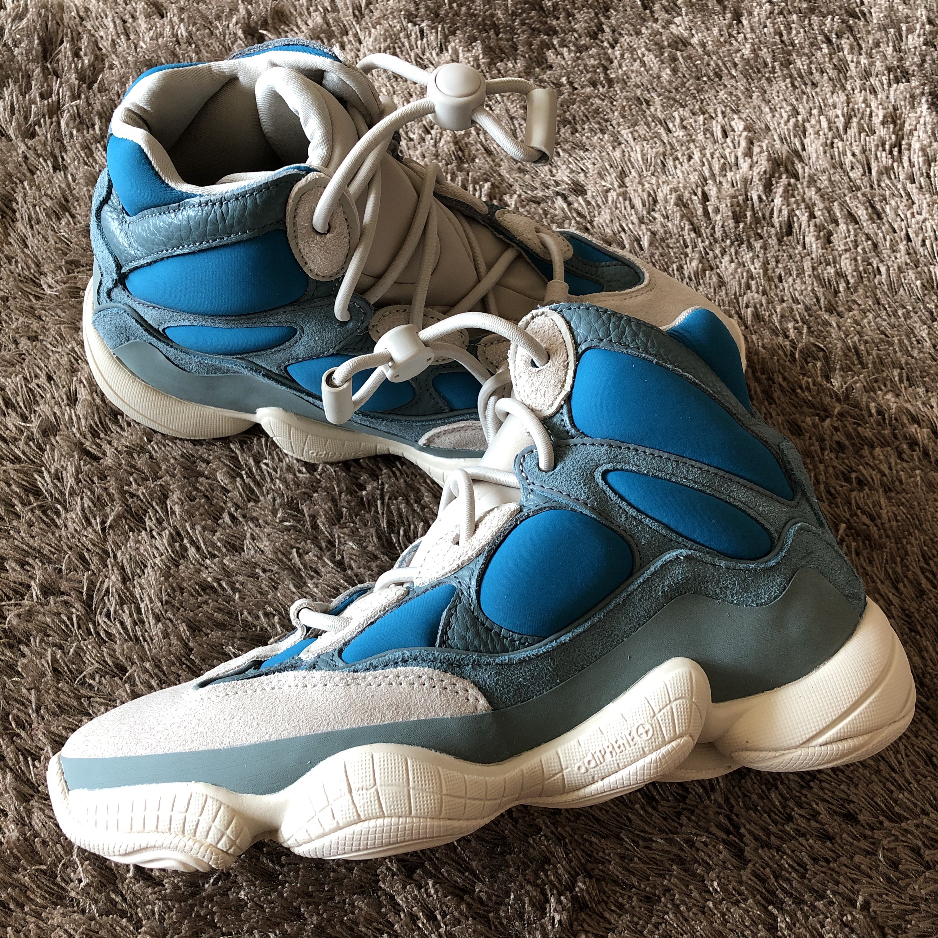 Adidas Yeezy 500 High Frosted Blue 착용 스타일 - 2