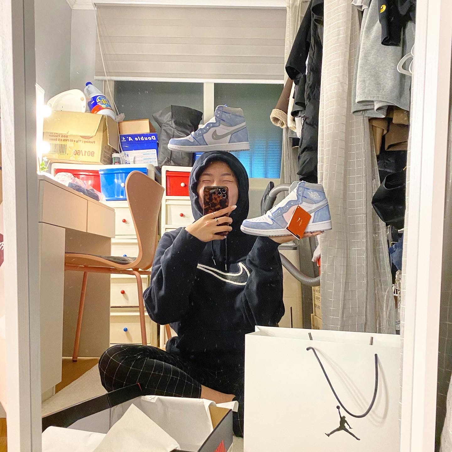 Jordan 1 Retro High OG Hyper Royal 착용 스타일
