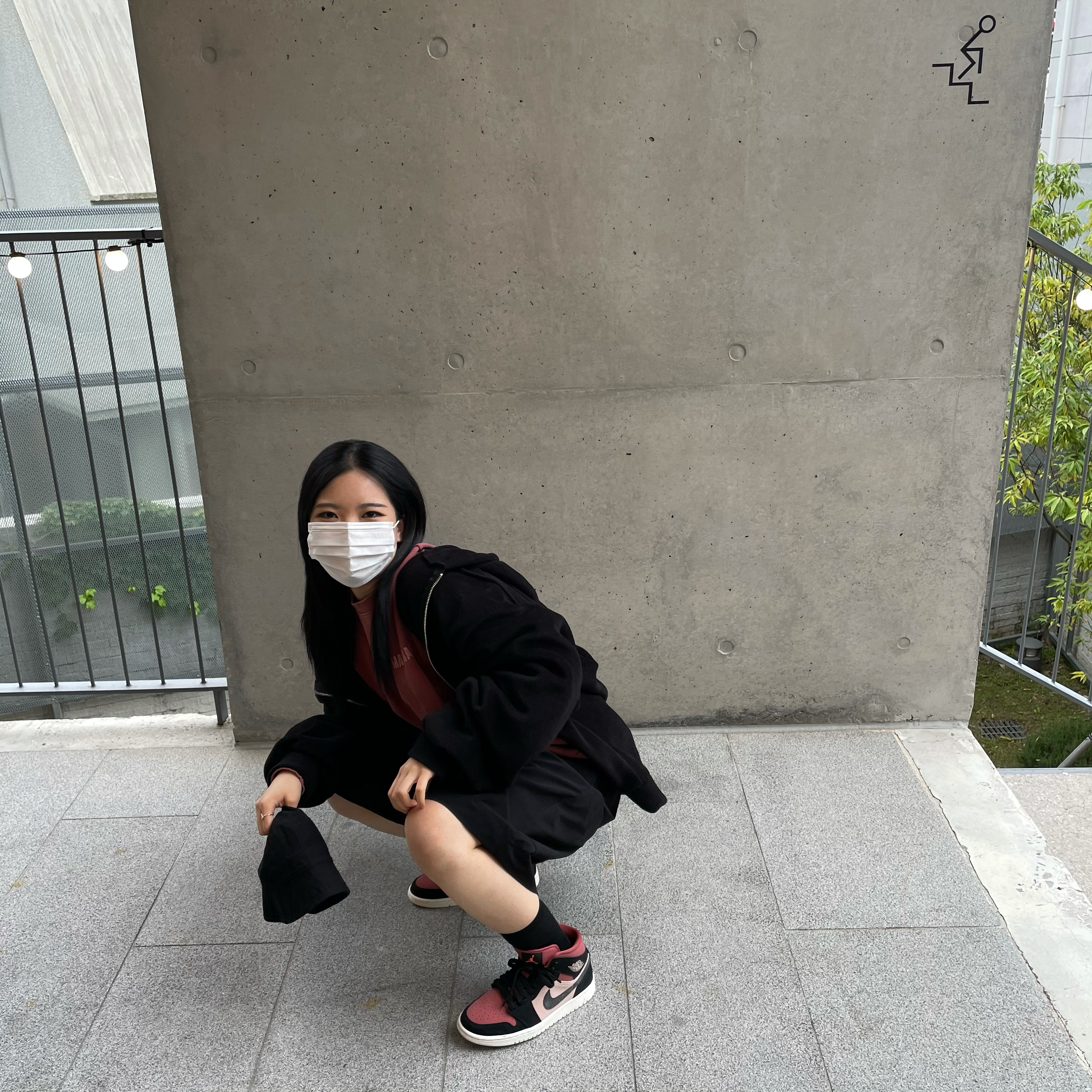 (W) Jordan 1 Mid Burgundy Dusty Pink 착용 스타일 - 2