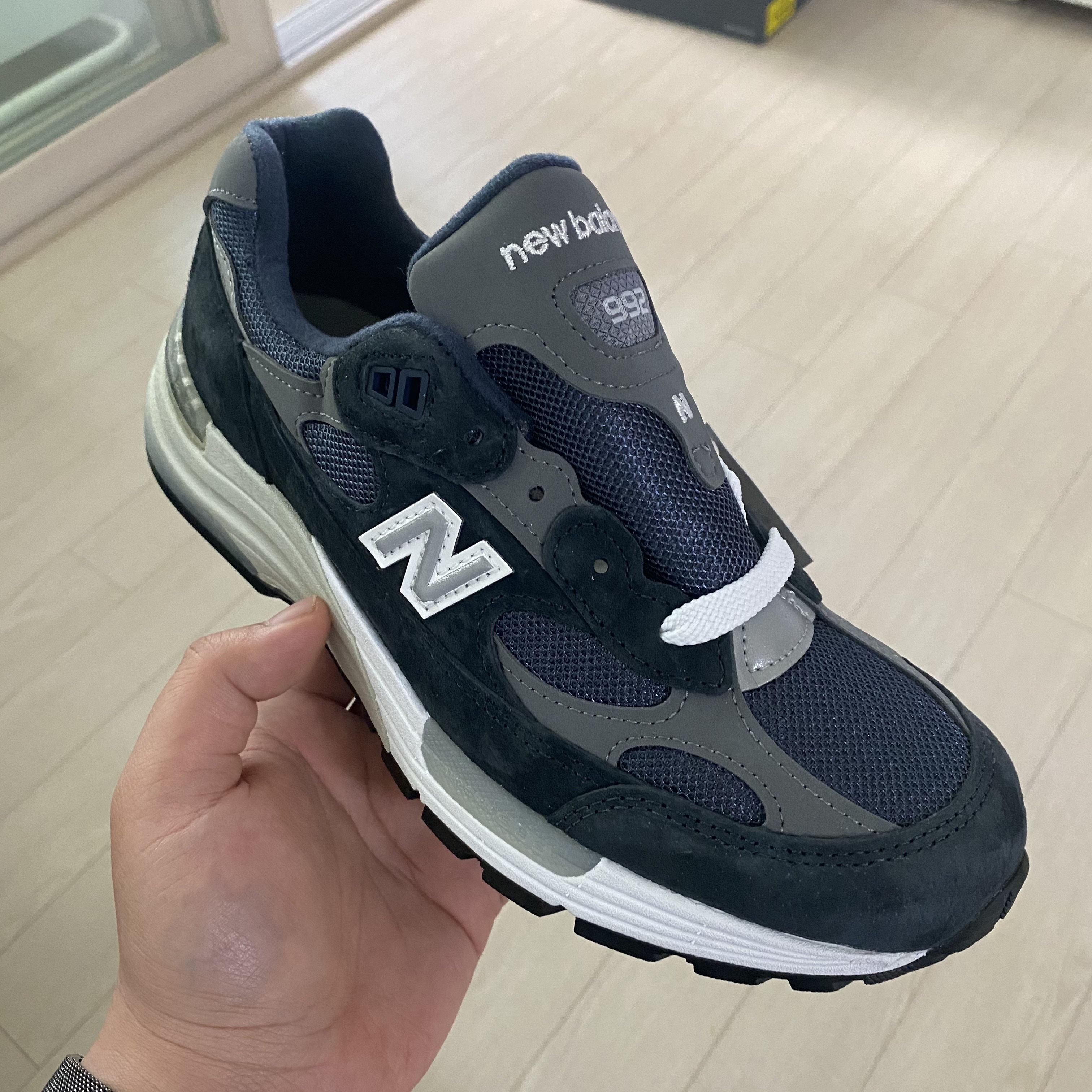New Balance 992 Made in USA Grey - D Standard, New Balance 992 Made in USA Navy 착용 스타일 - 2
