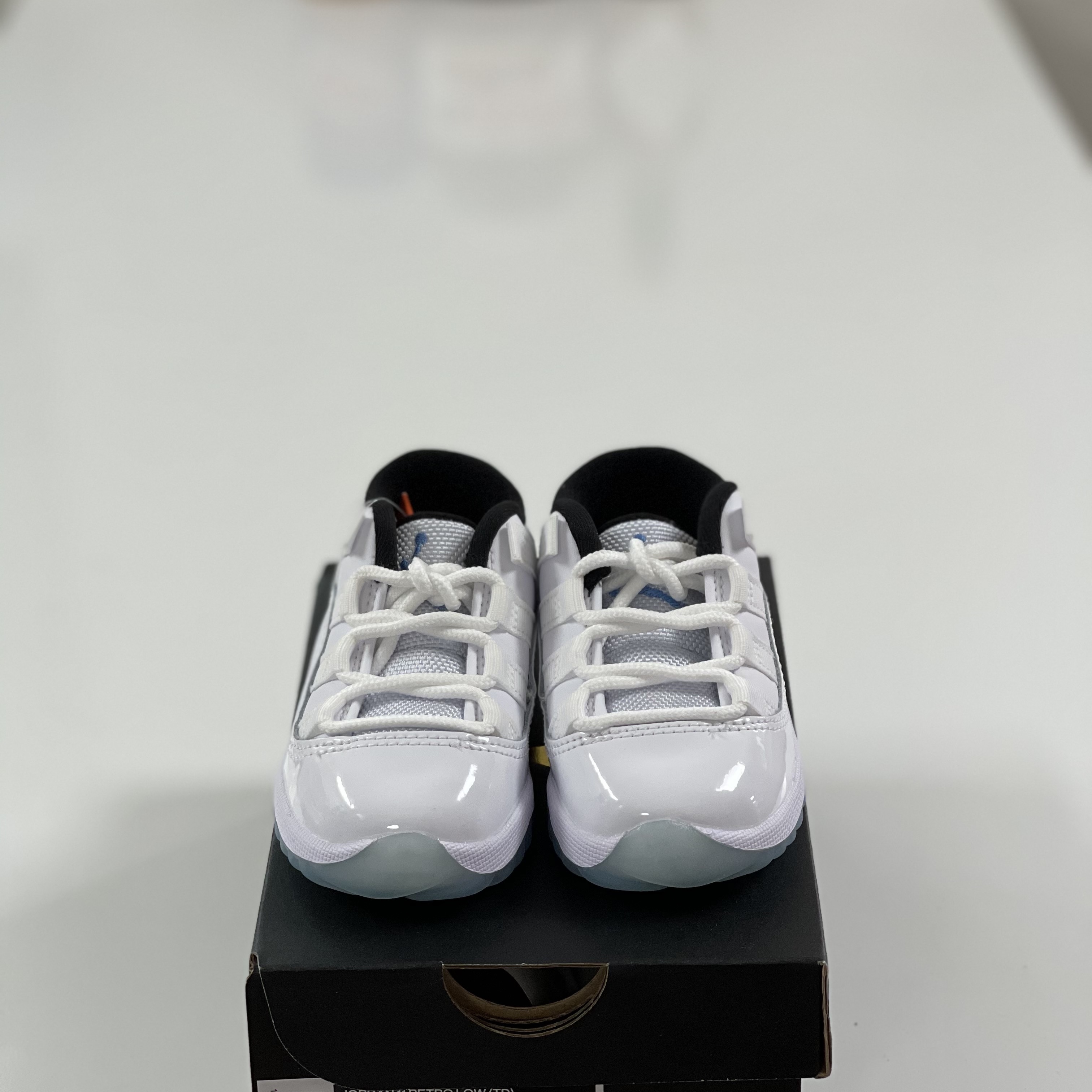 (TD) Jordan 11 Retro Low Legend Blue 착용 스타일 - 3