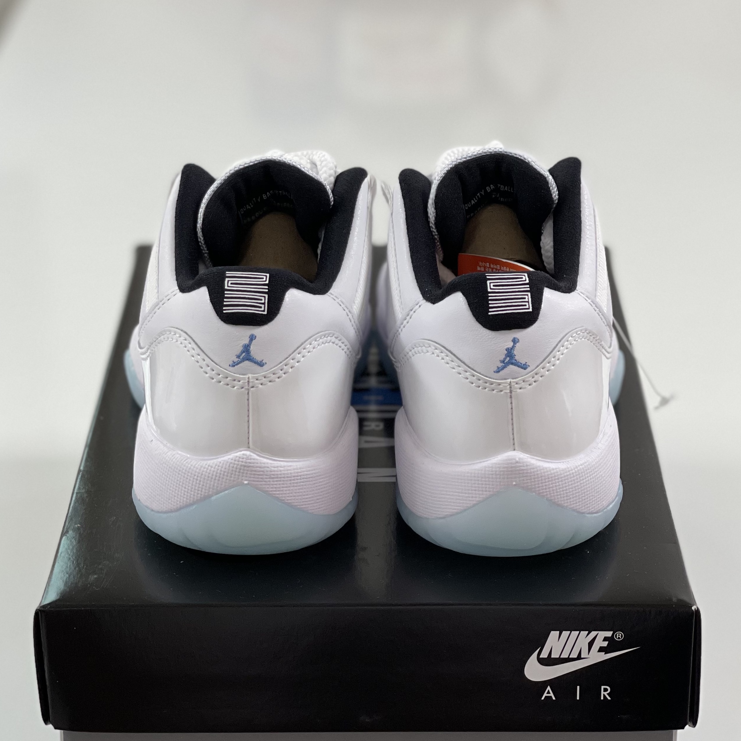 (GS) Jordan 11 Retro Low Legend Blue 착용 스타일 - 4
