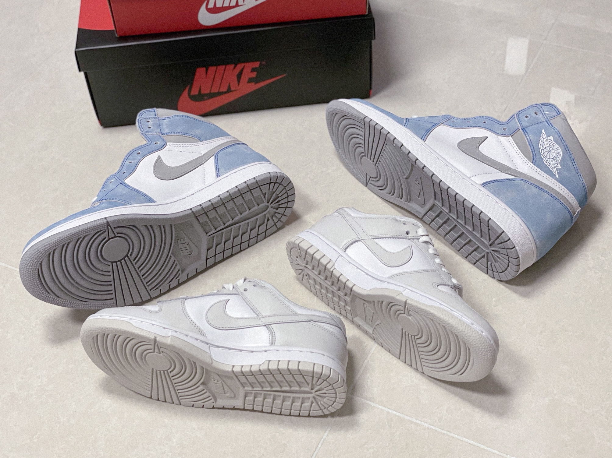 Jordan 1 Retro High OG Hyper Royal, (W) Nike Dunk Low Photon Dust 착용 스타일