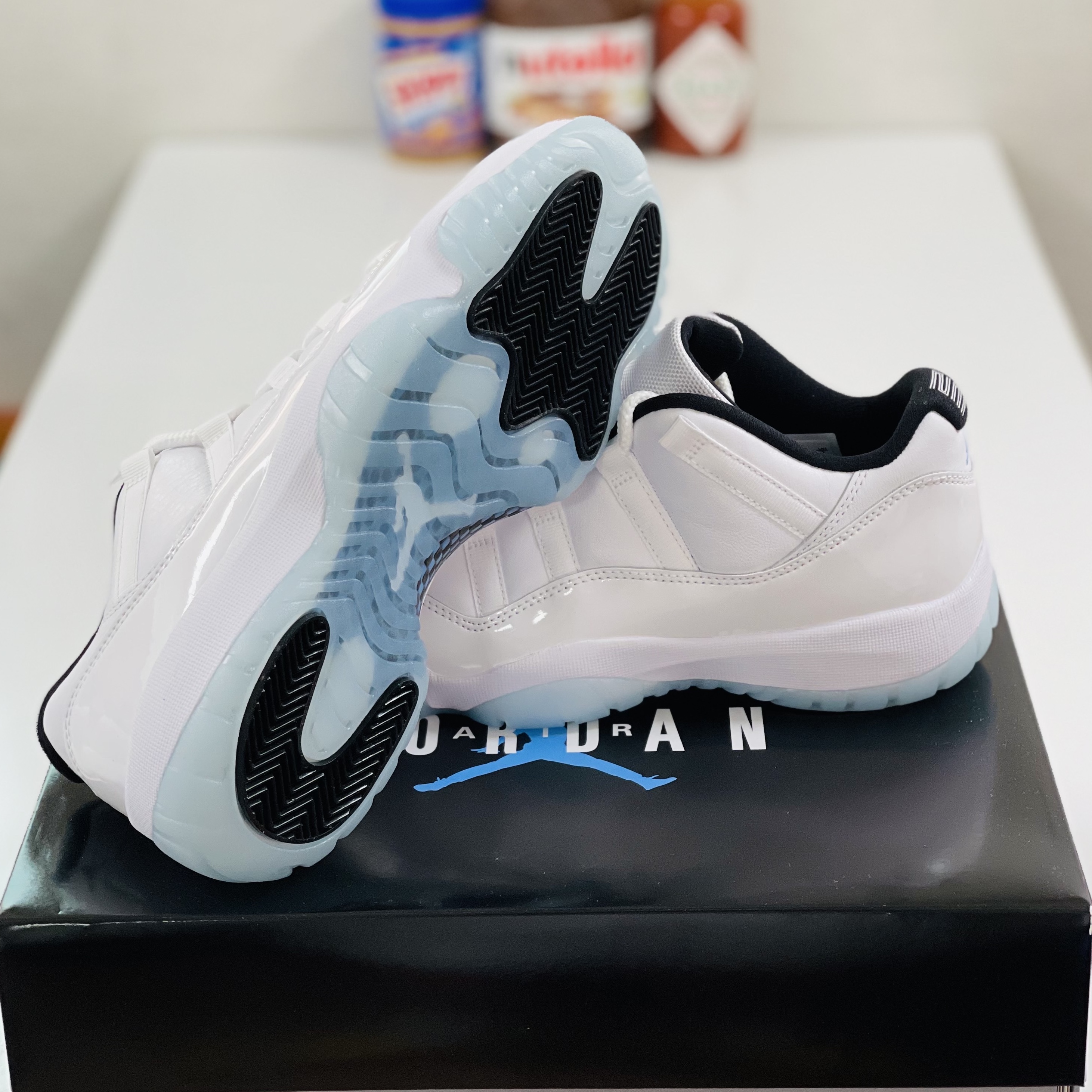 Jordan 11 Retro Low Legend Blue 착용 스타일 - 5