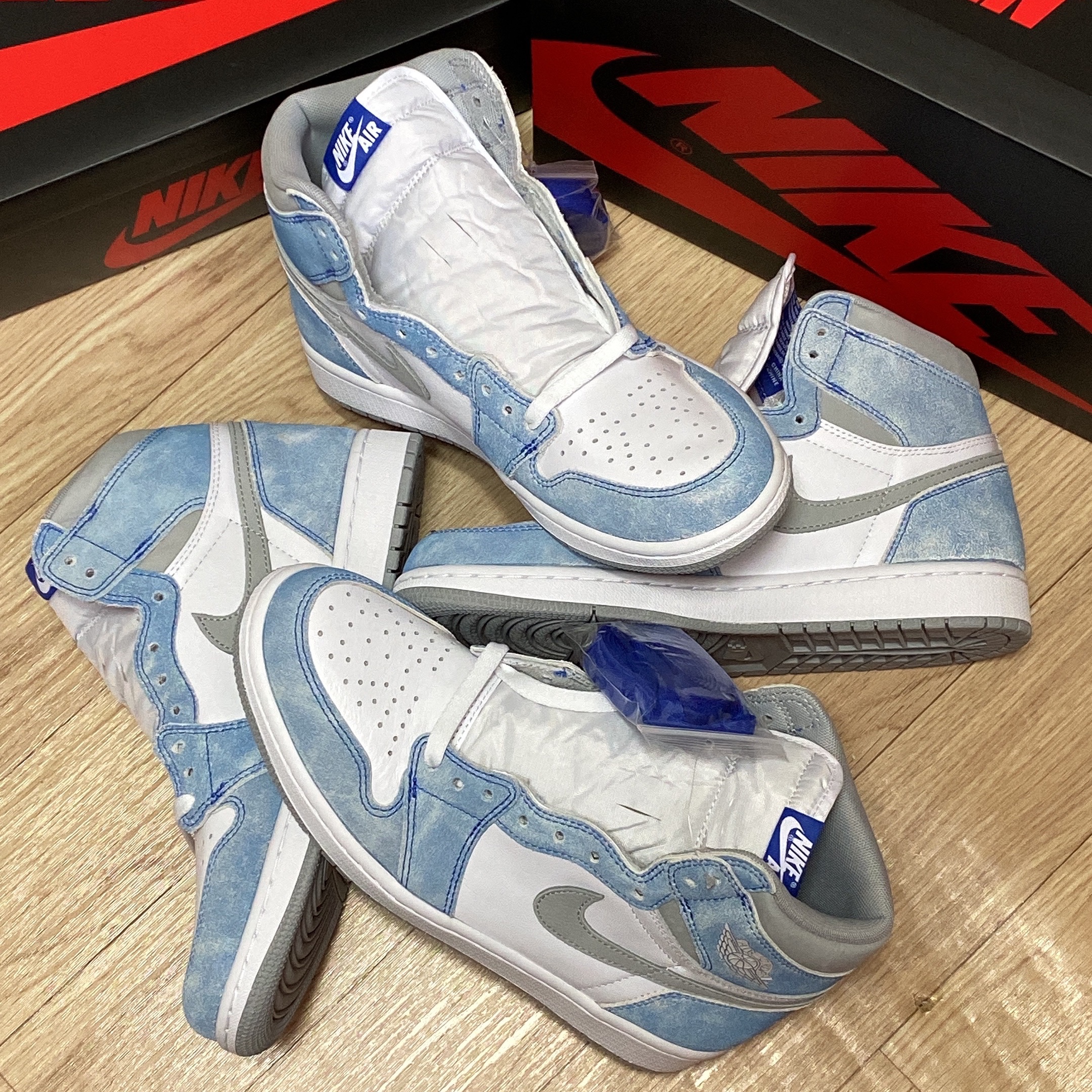 Jordan 1 Retro High OG Hyper Royal 착용 스타일 - 3