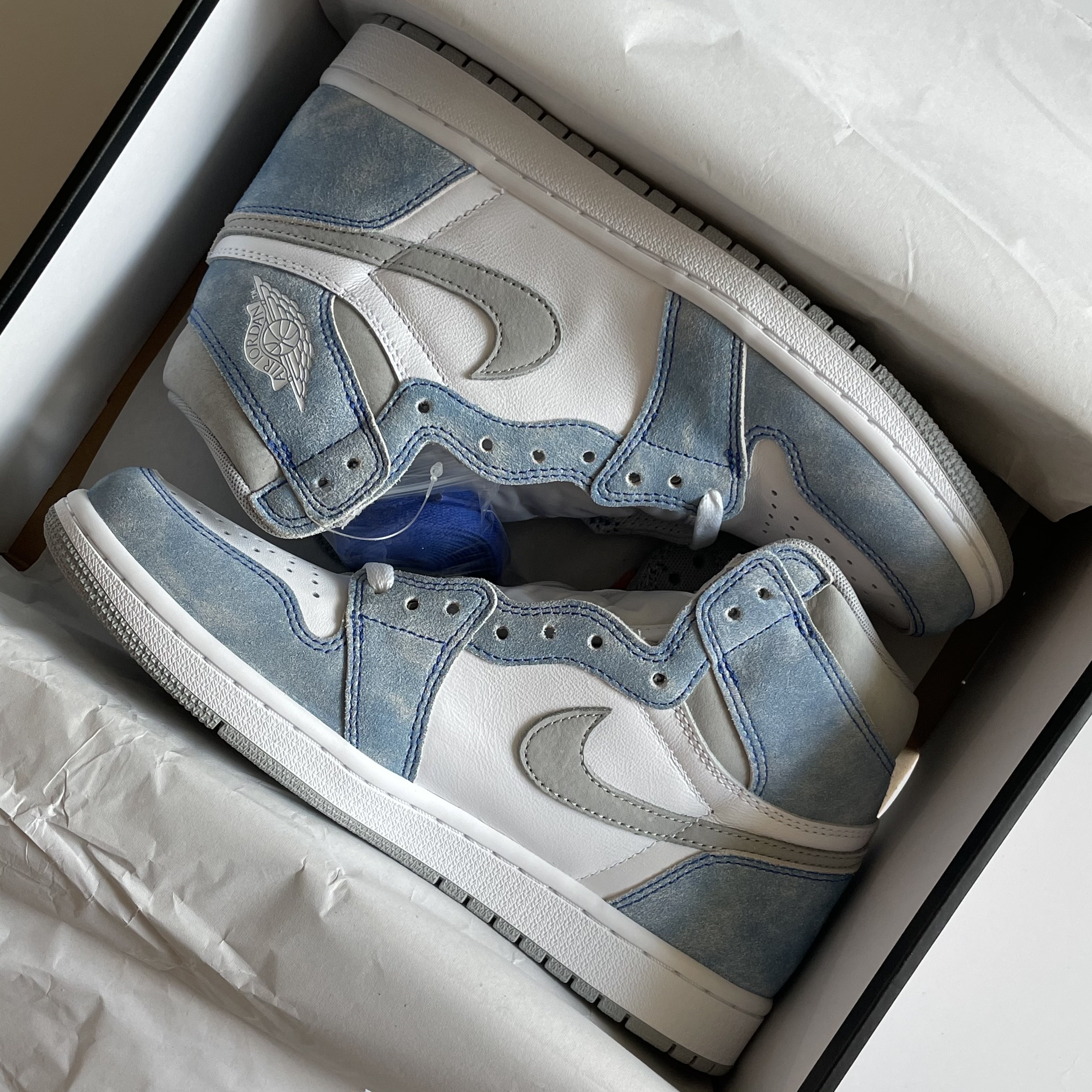 Jordan 1 Retro High OG Hyper Royal 착용 스타일
