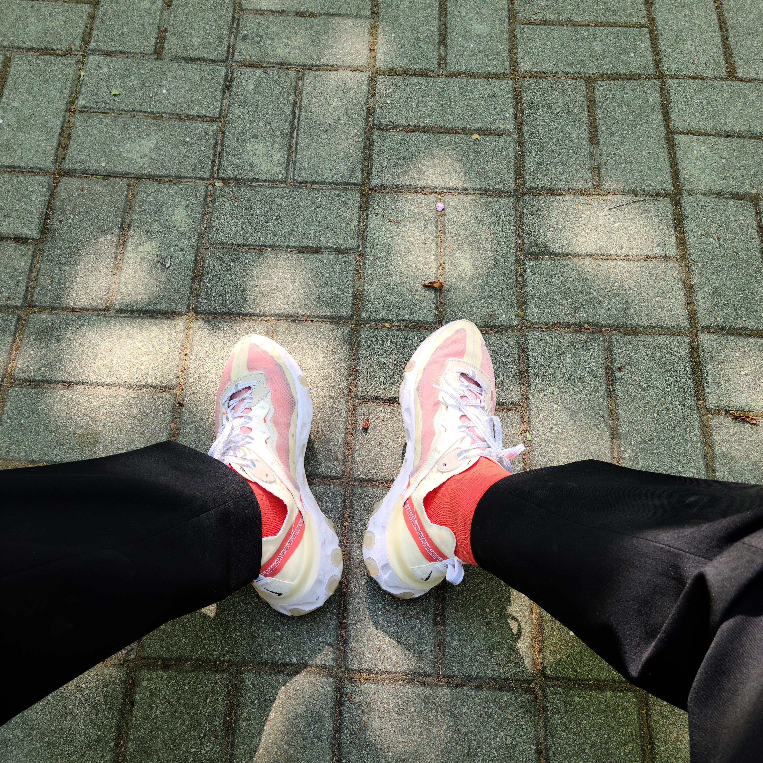 Nike React Element 87 Sail Light Bone 착용 스타일