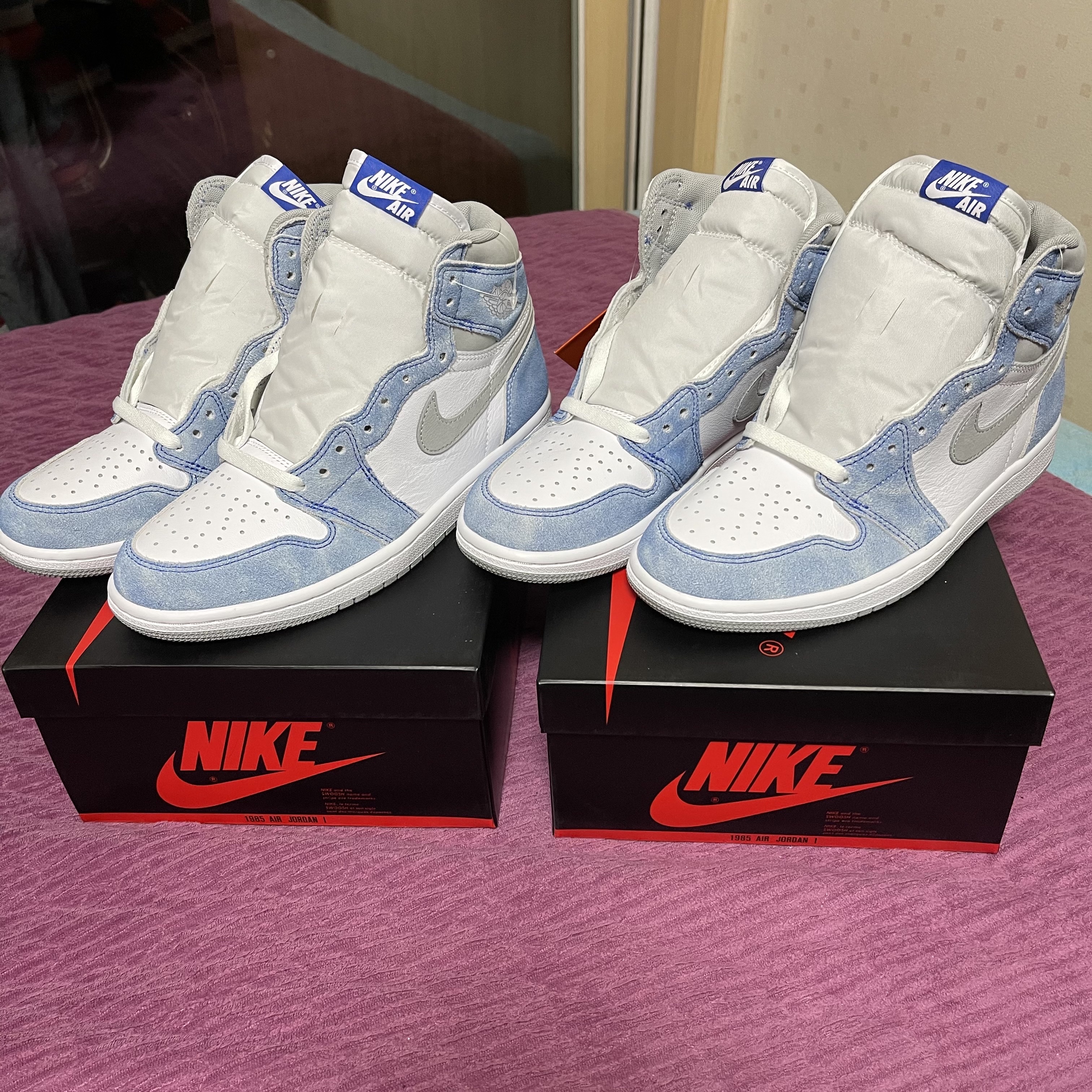 Jordan 1 Retro High OG Hyper Royal 착용 스타일
