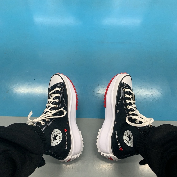 Converse Run Star Hike Hi Valentine Day 착용 스타일 - 3