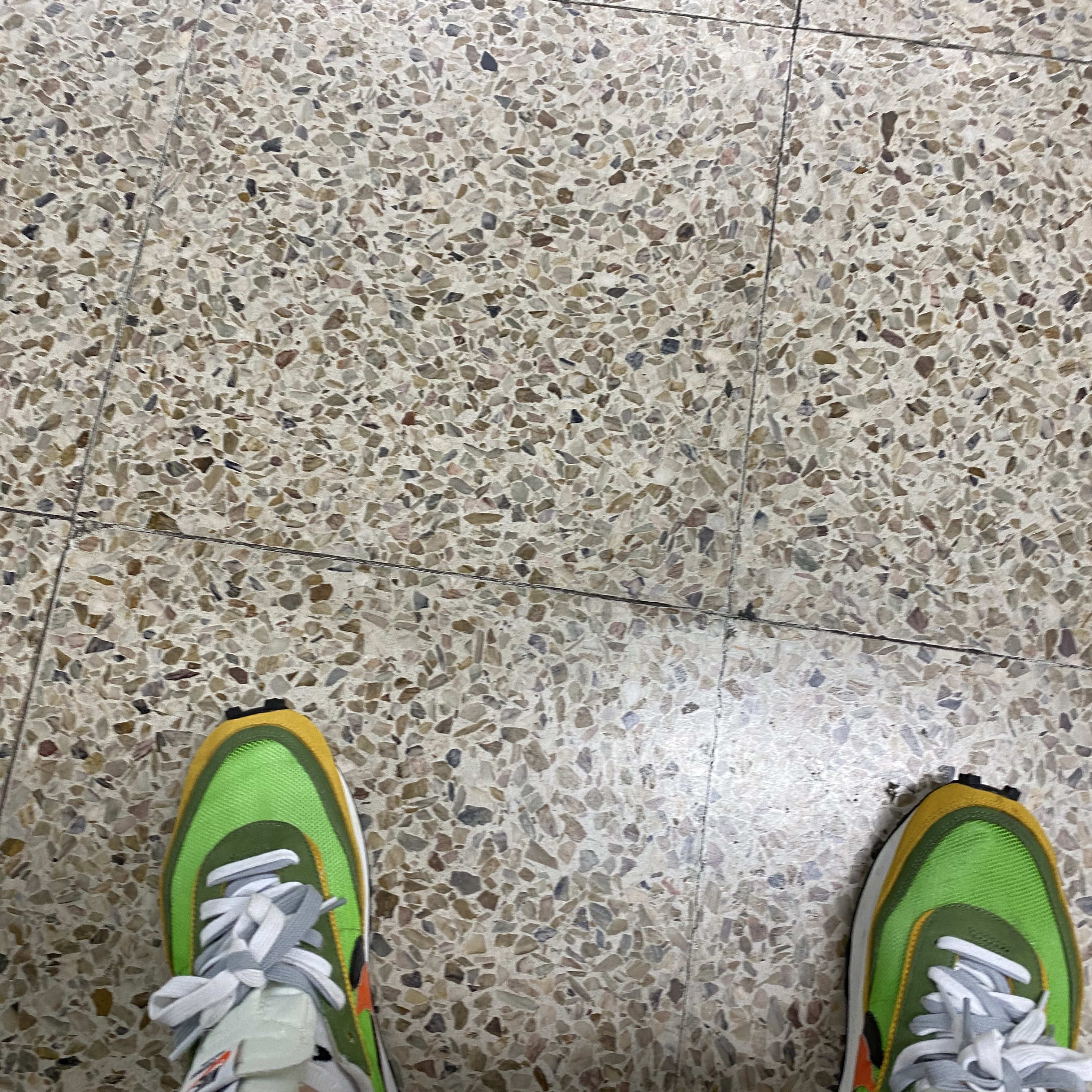 Nike x Sacai LDWaffle Green Multi, Nike x Stussy Big Swoosh LS T-Shirt Green - US/EU 착용 스타일 - 1