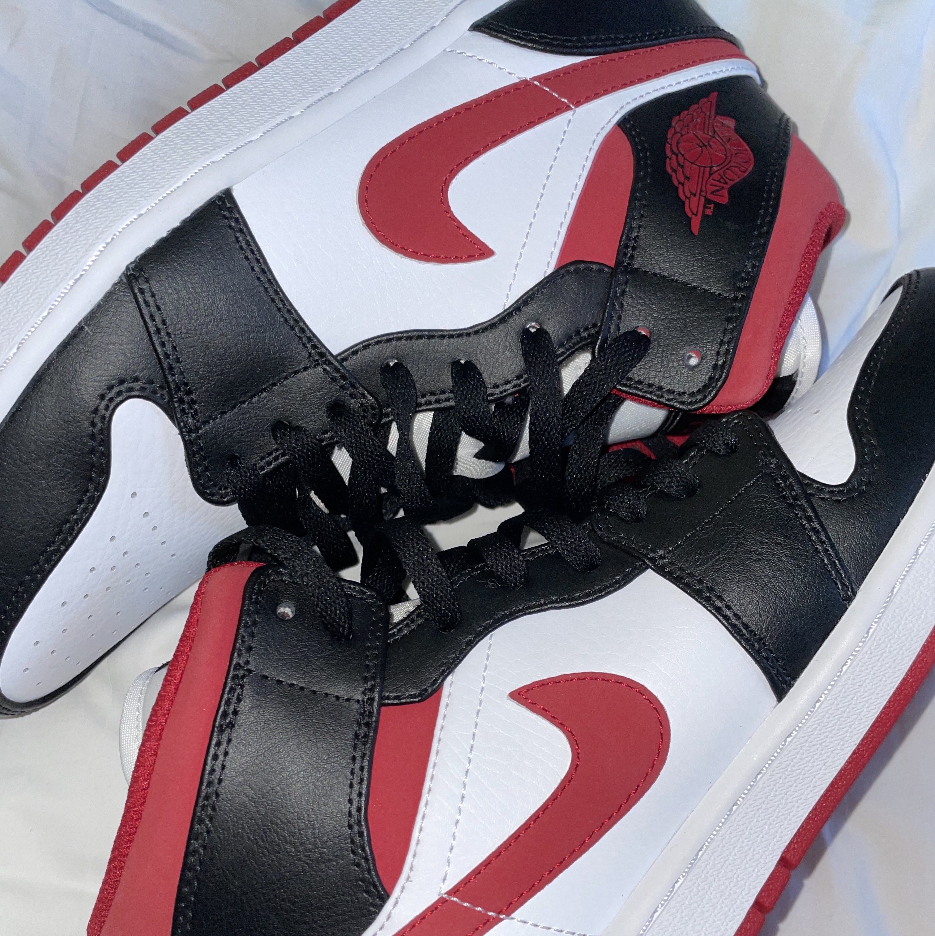 (GS) Jordan 1 Mid Gym Red Black White, Jordan 1 Mid Gym Red Black White 착용 스타일