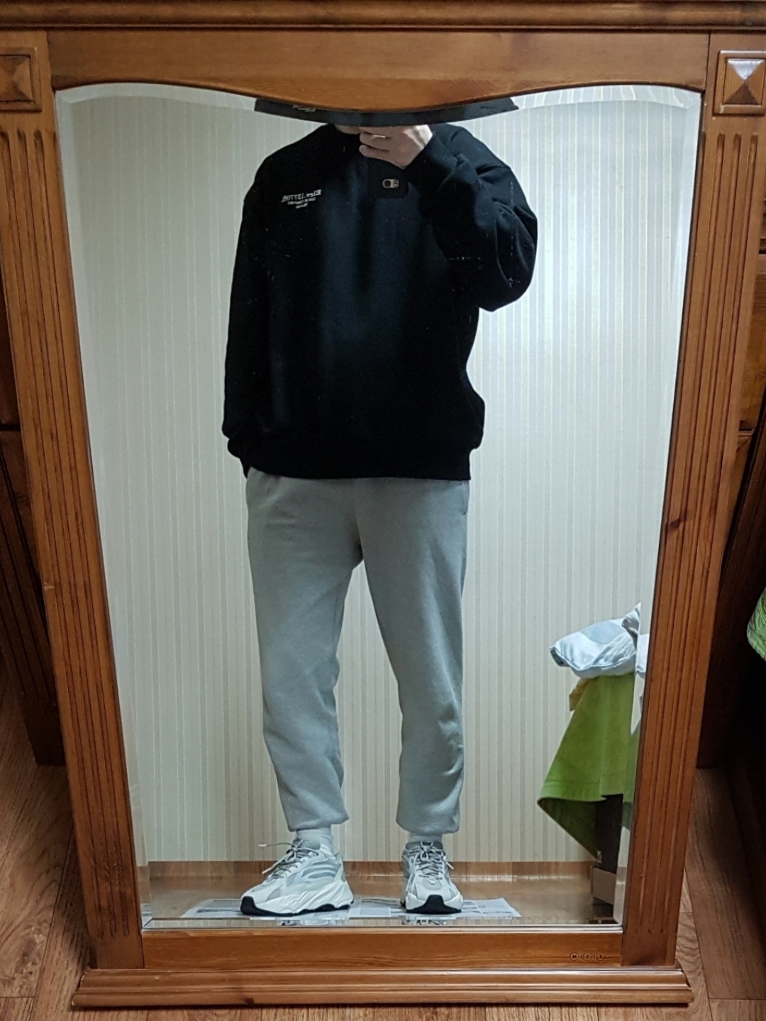 Adidas Yeezy Boost 700 V2 Static 2018 착용 스타일