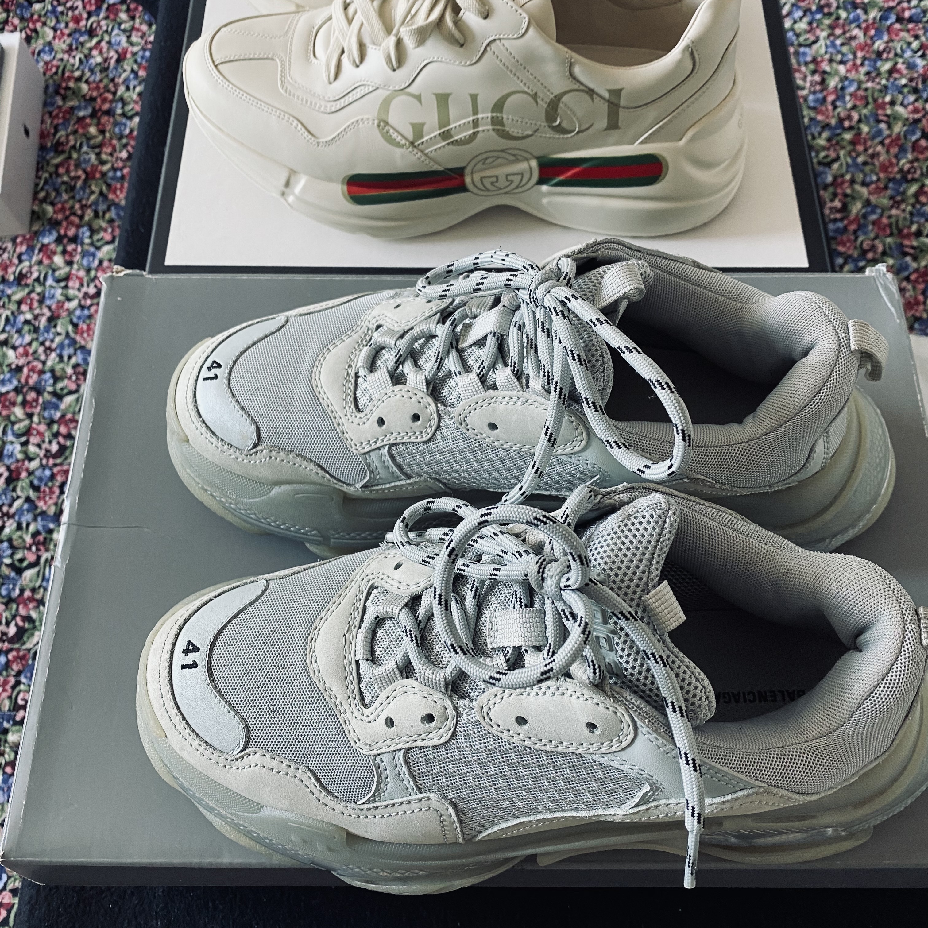 Gucci Rhyton Leather Sneakers Logo, Balenciaga Triple S Clear Sole Grey 2018 착용 스타일