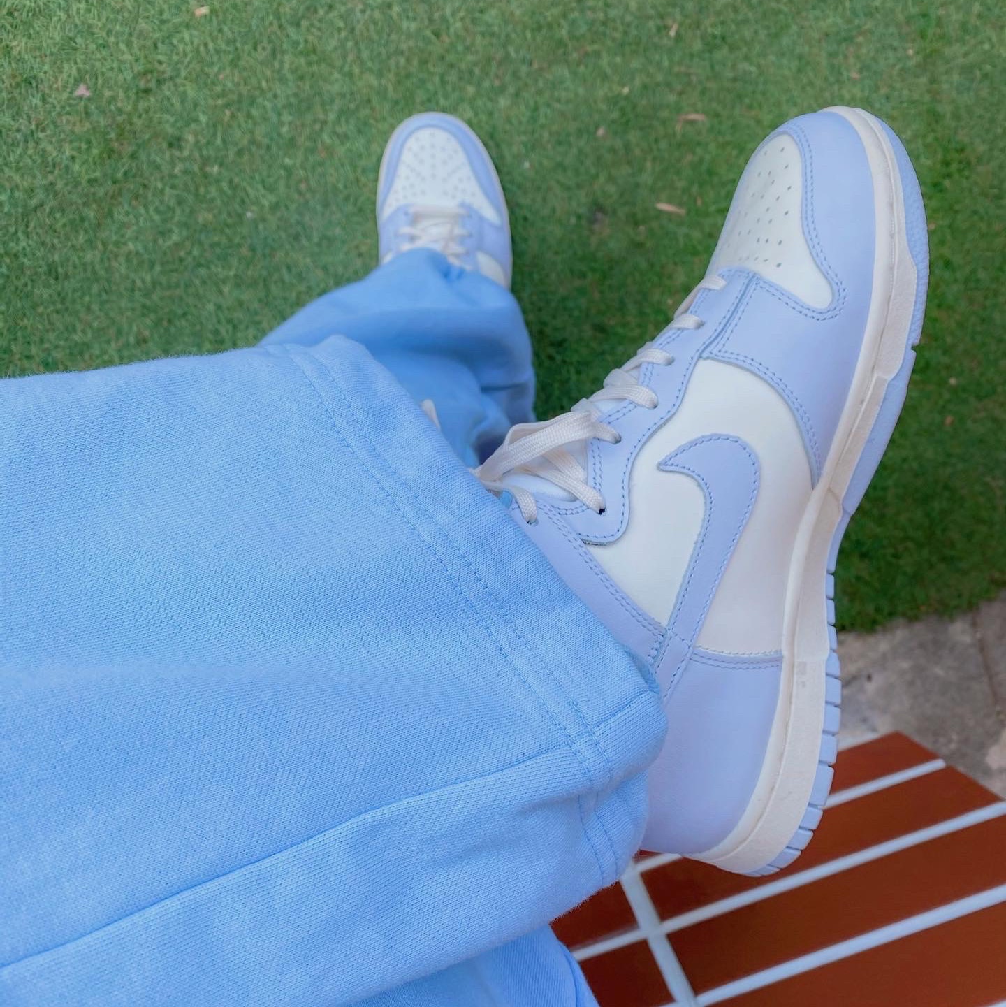 (W) Nike Dunk High Football Grey 착용 스타일 - 2