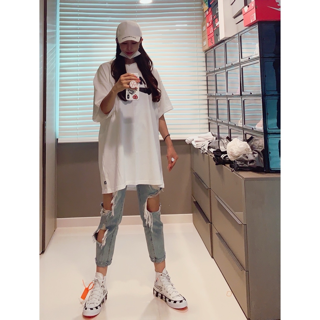 Converse x Off-White Chuck 70 High V2 2021 착용 스타일 - 2